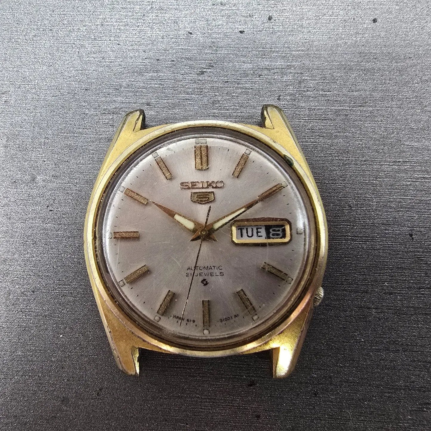Seiko 5 Automatic Watch men Silver Dial Gold Tone Daydate 6119-8090 PARTS VTG0