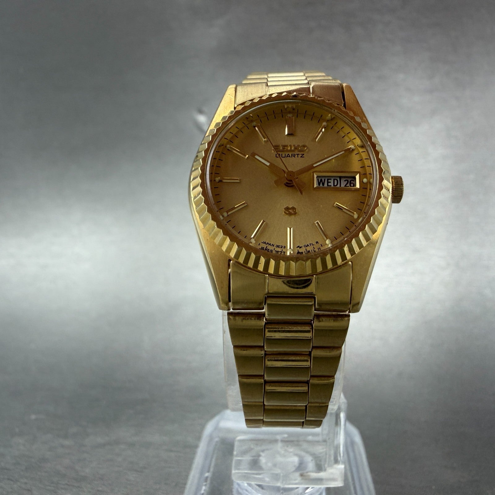 Seiko SQ Watch Women 24mm Champagne Dial Gold Tone Daydate 3e23-0a69 New Battery5