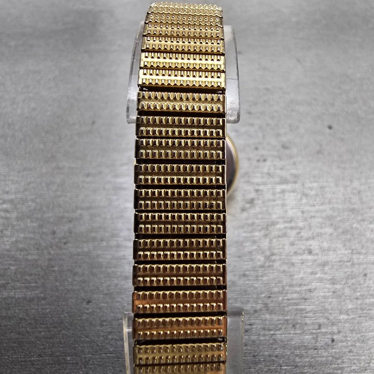 Bulova Watch Women 25mm White Dial Gold Tone Date Round 97M14 New Battery7