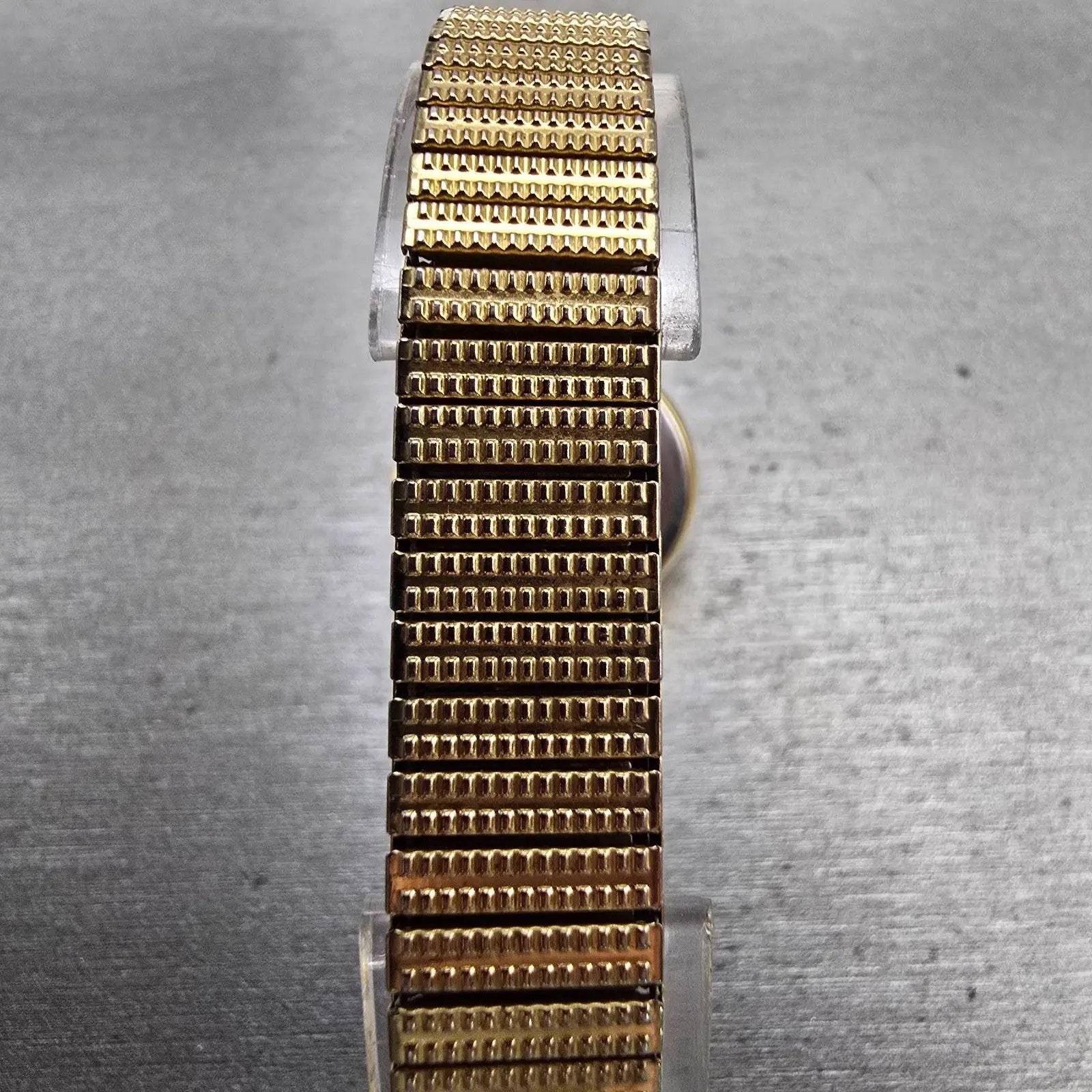Bulova Watch Women 25mm White Dial Gold Tone Date Round 97M14 New Battery7
