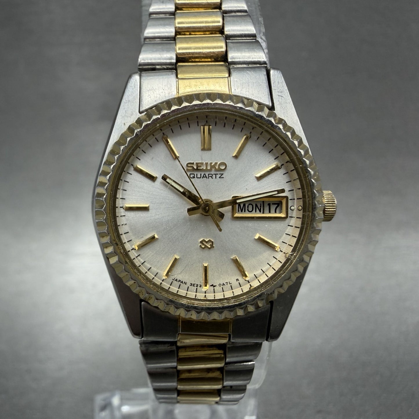 Seiko Watch Women 24mm White Dial Two Tone Daydate Round 3E23-0A69 New Batt MKA0