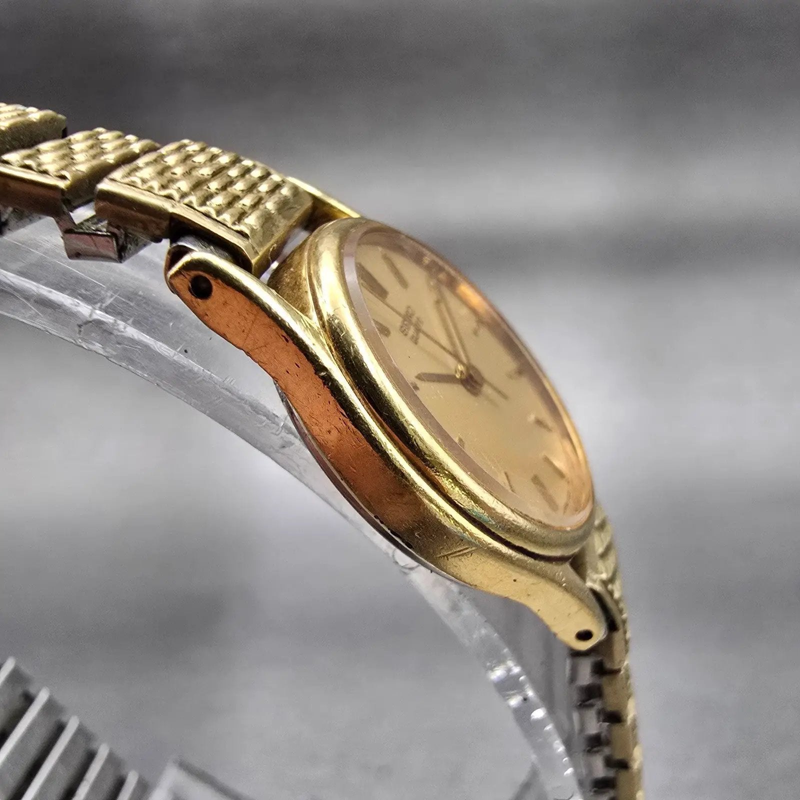 Seiko Watch Women 20mm Gold Dial Gold Tone Round 2C21-0029 New Battery Vintage3