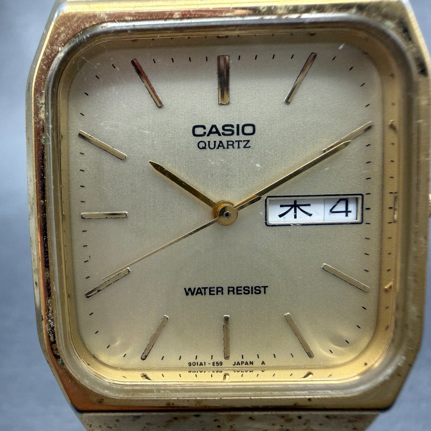 Casio MQ-518 Watch Men 30mm Champagne Dial Gold Tone Rectangle Daydate New BattF1