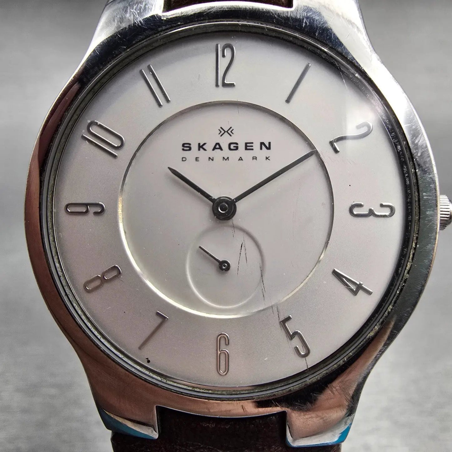 Skagen Watch Men 34mm White Dial Silver Tone Round 433LSL1 READ!!!!! New Battery1