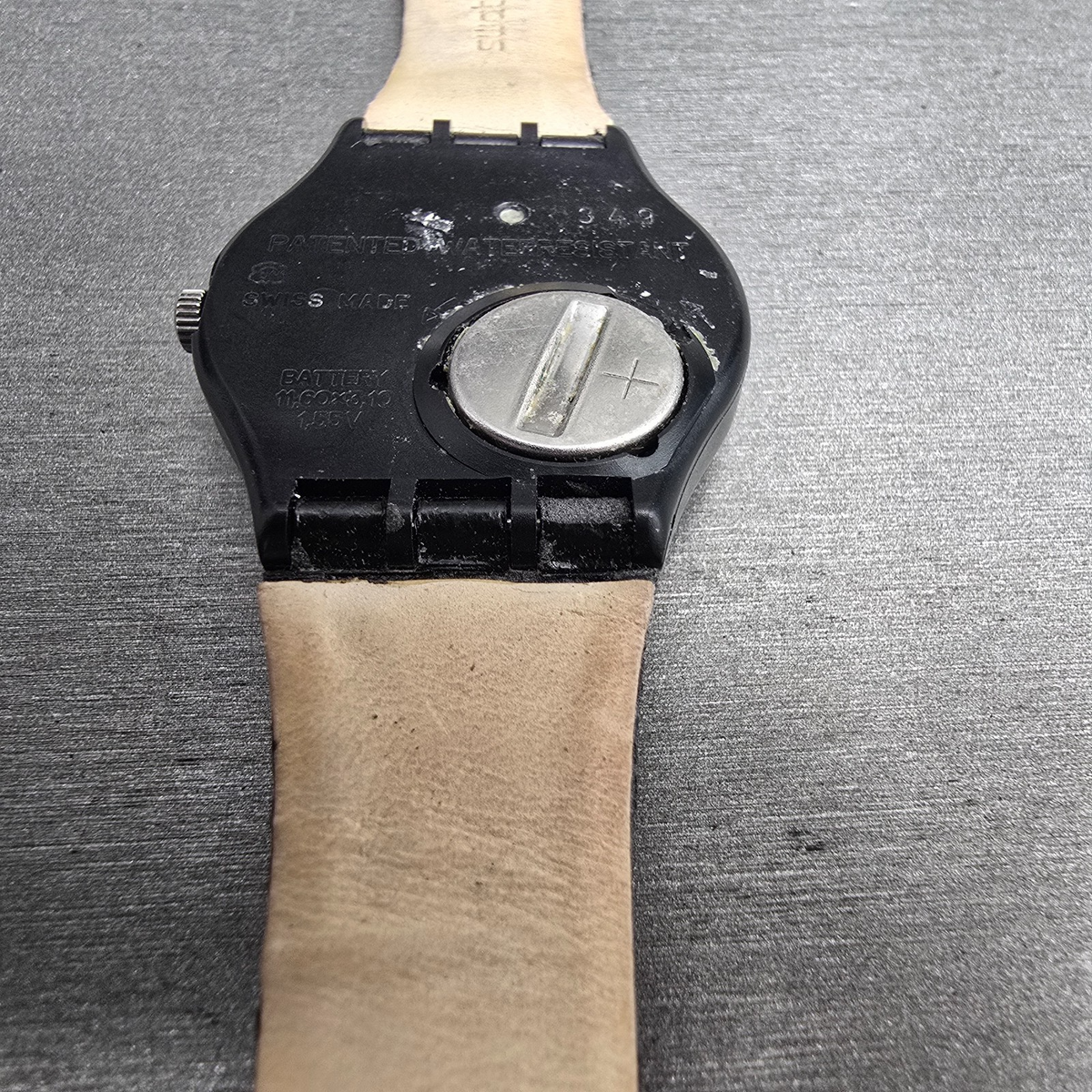 Swatch Enigmatic Love Watch Men 34mm White Dial Black Tone GB218 New Battery 2313