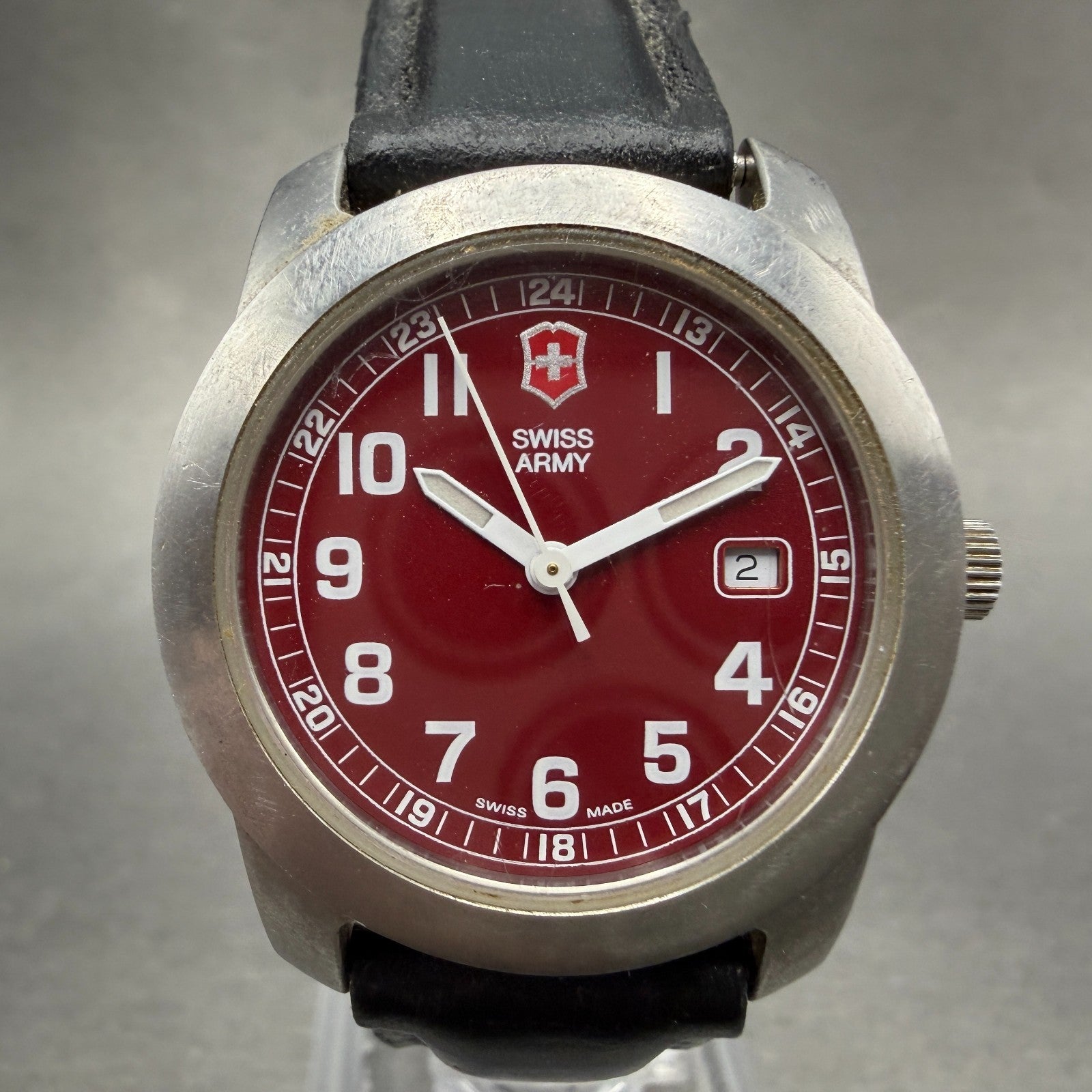 Victorinox Swiss Army Field Watch Women 30mm Red Dial Steel Date Round New Batt0