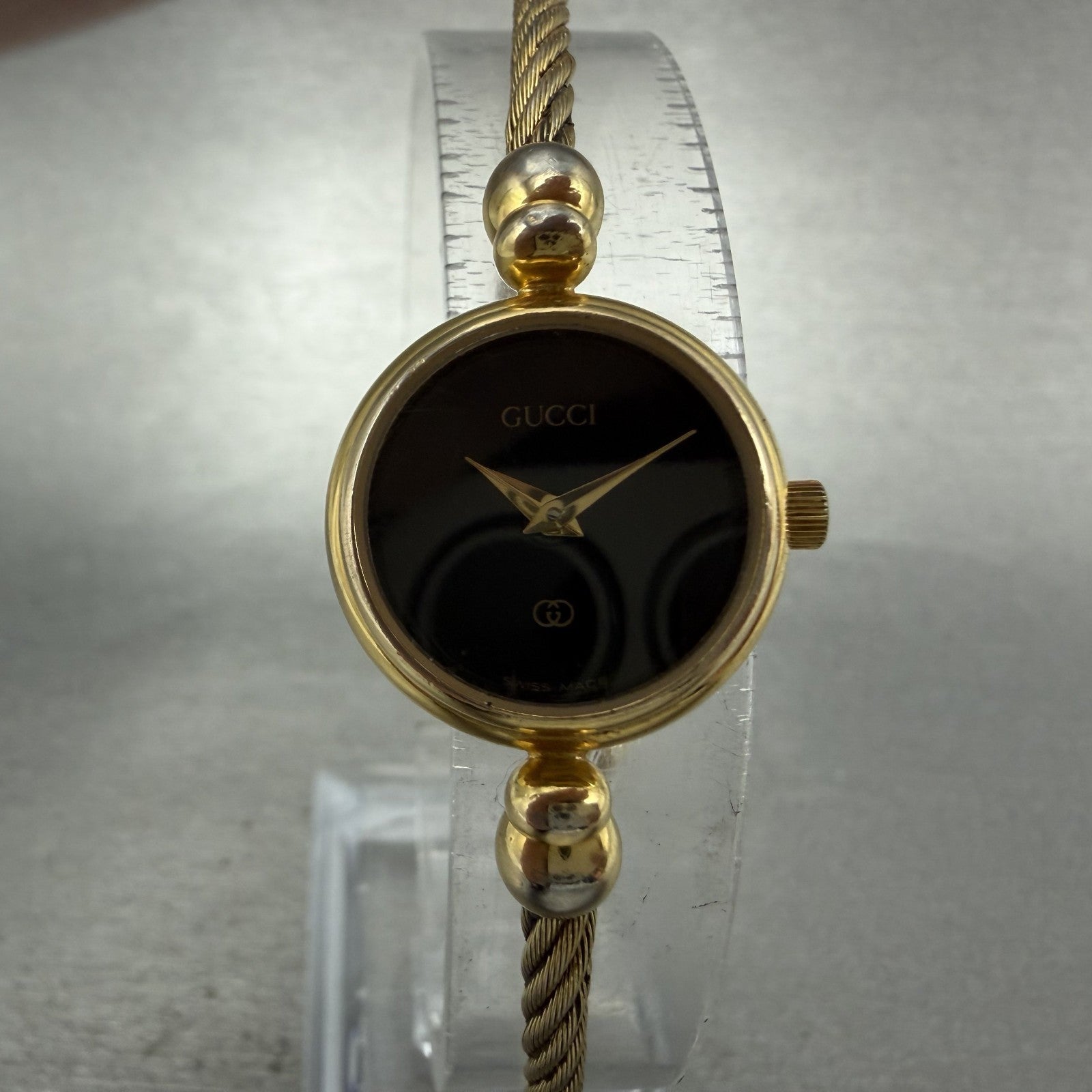 Gucci Watch Women 20mm Black Dial Gold Plated Round 2047L New Battery Vintage0