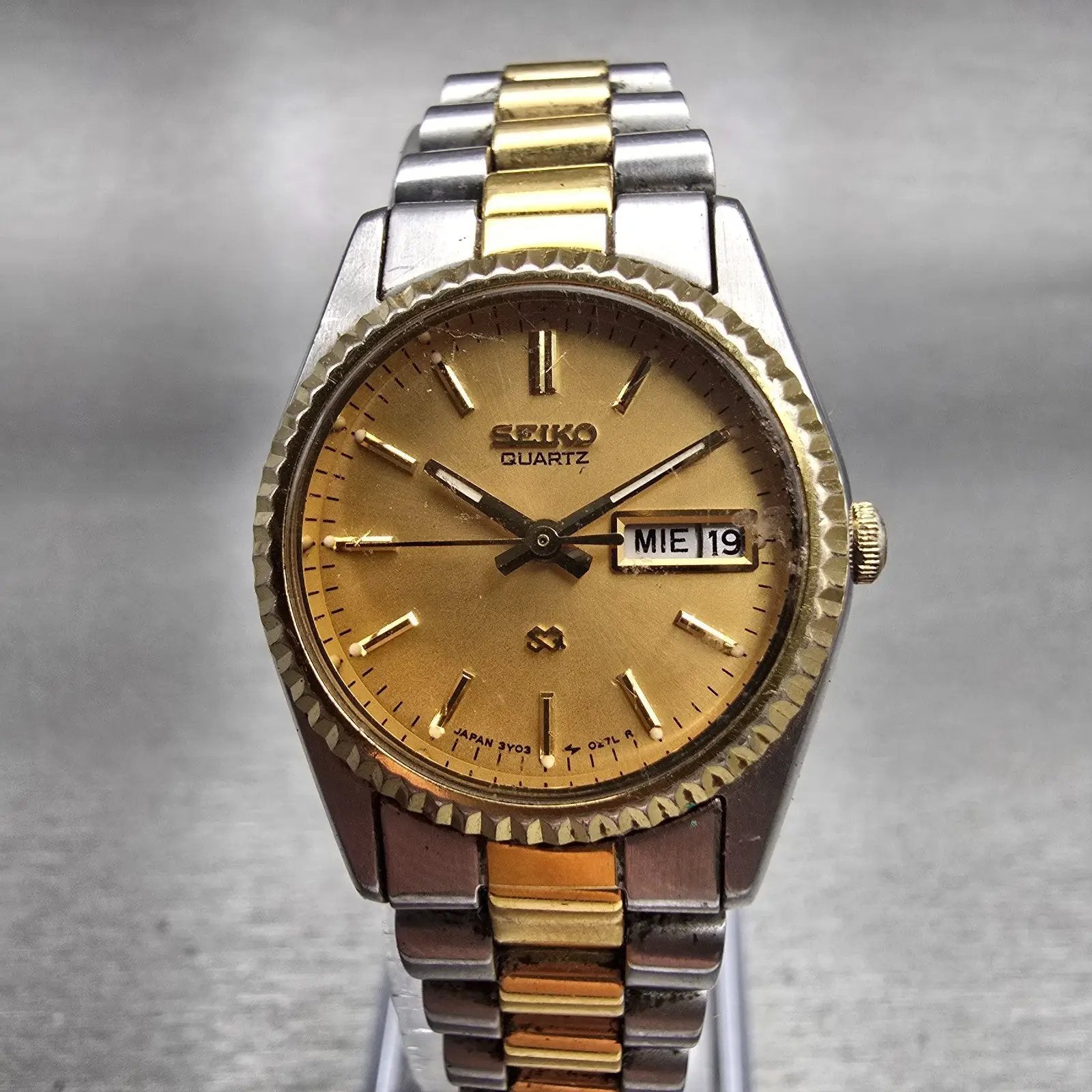Seiko SQ Watch Women 24mm Gold Dial Two Tone Daydate Round 3Y03-0160 New Battery0