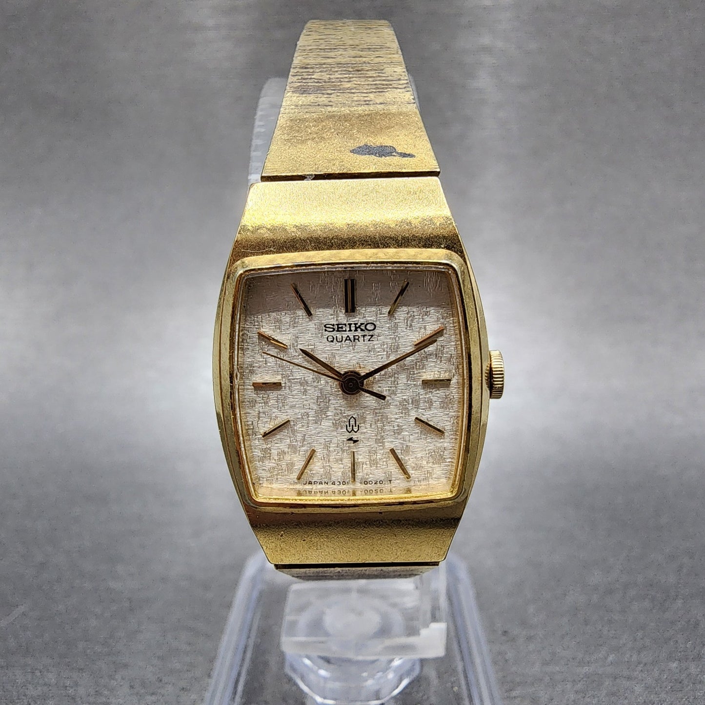 Seiko Watch Women 20mm Silver Dial Gold Tone Rectangle 43013000 New Battery0