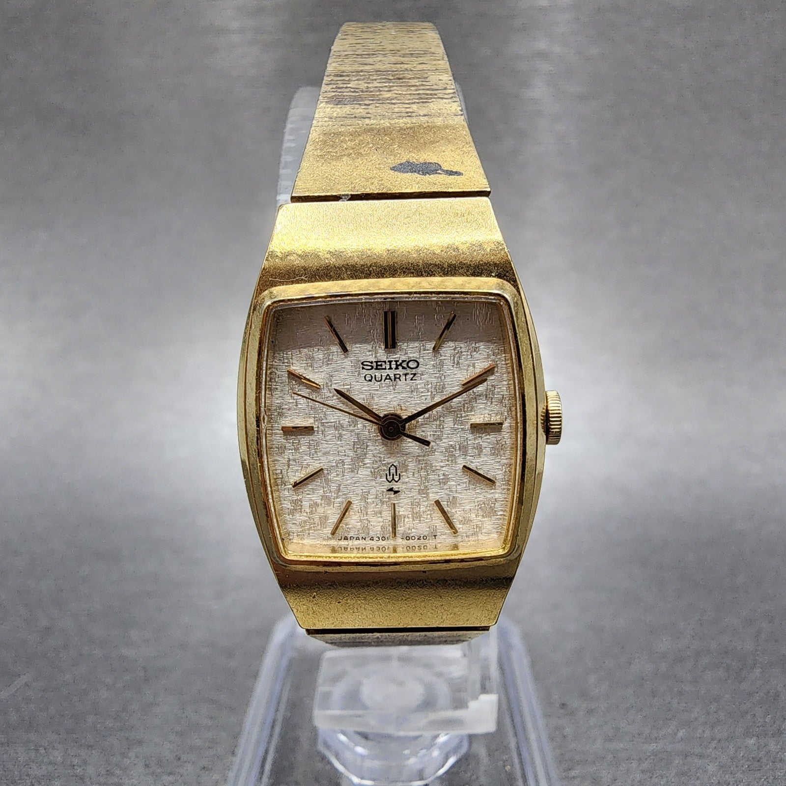 Seiko Watch Women 20mm Silver Dial Gold Tone Rectangle 43013000 New Battery0