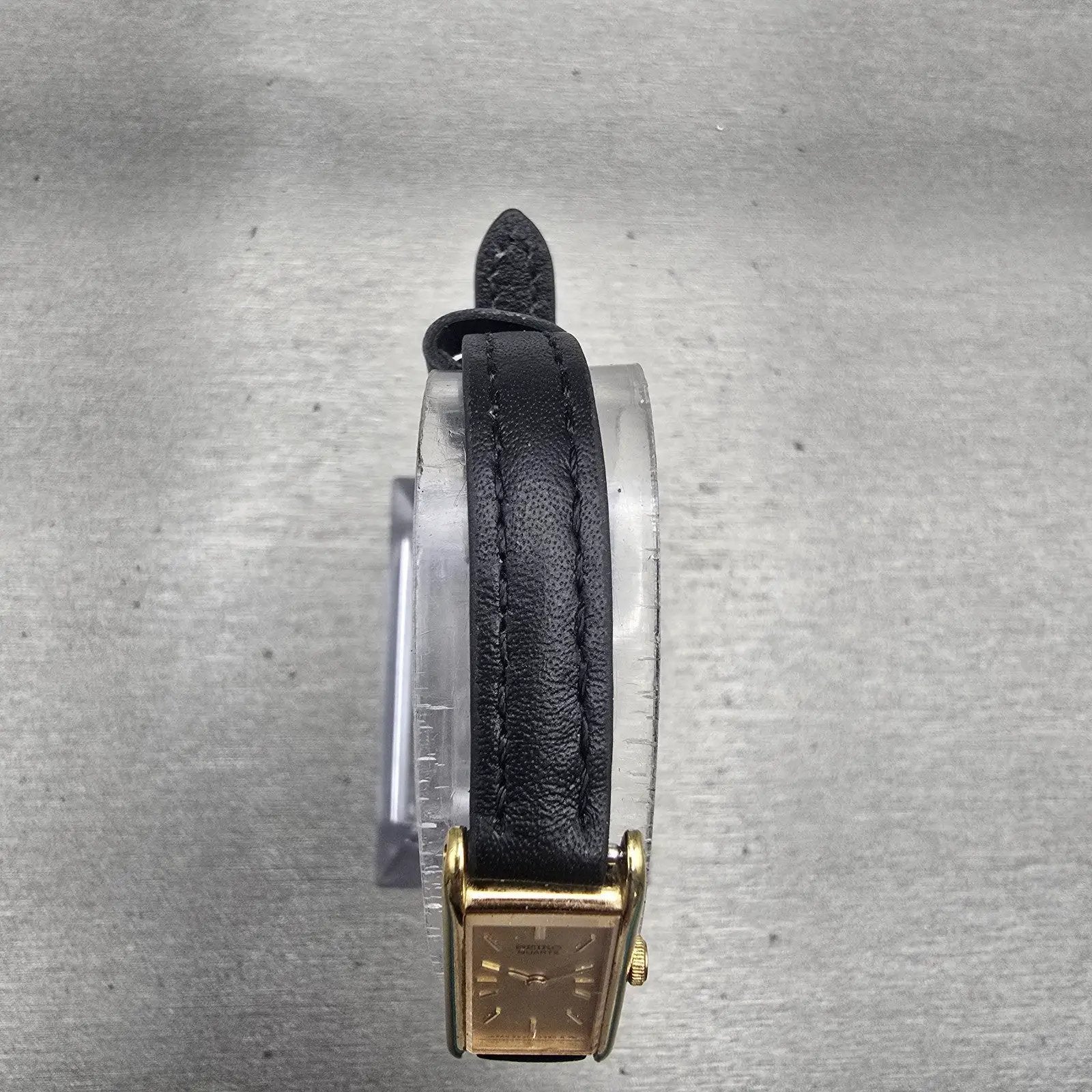Seiko Watch Women 12mm Gold Dial Gold Tone Rectangle 2E20-5239 New Battery VTG4