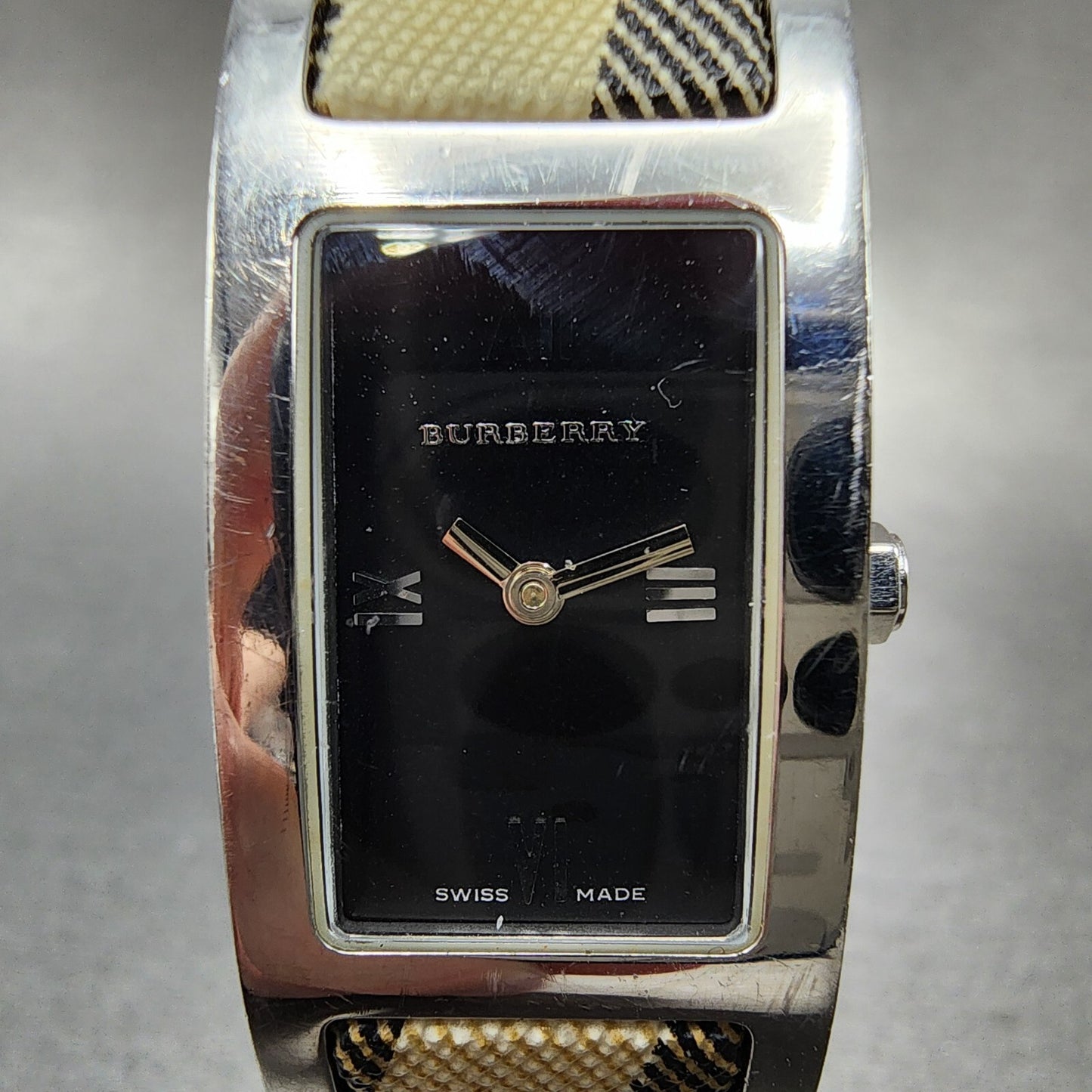 Burberry Heritage Tank Watch Women 18mm Black Dial Steel New Battery BROKEN BAND1