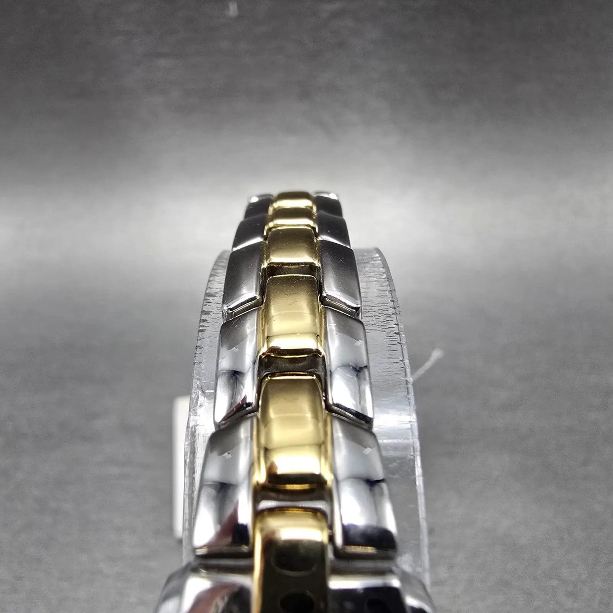 Seiko Solar Watch Women 18mm White Dial Two Tone Rectangle V115-0AA0 Works4