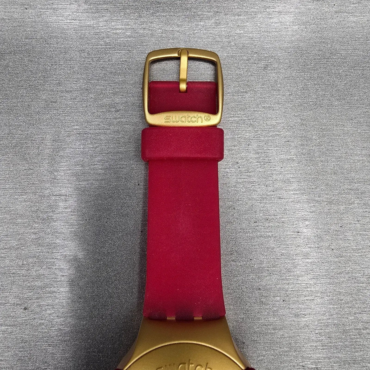 Swatch Beat Golden Virtual Wave Watch Men 47mm Gold Red YQG1000 New Battery NOS9