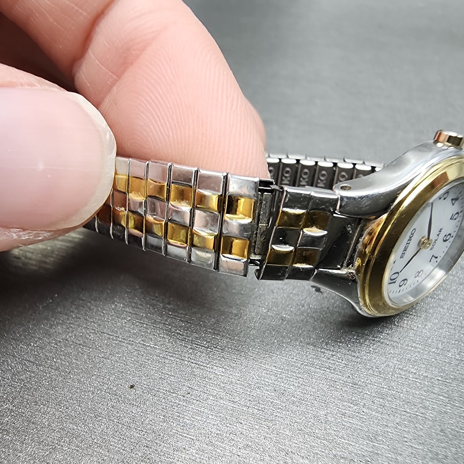 Seiko Solar Watch Women 22mm White Dial Two Tone Round V1150AG0 Runs10