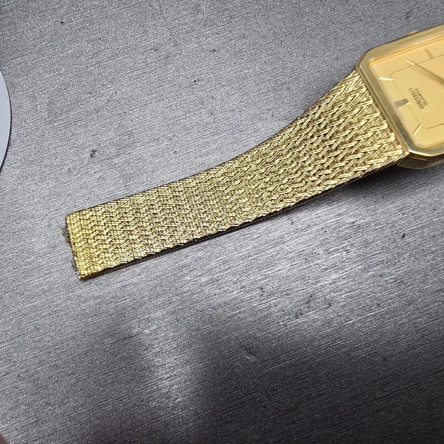 Seiko Tank Watch Men 25mm Champagne Dial Gold Tone Rectangle 5Y30-5B49 PARTS8