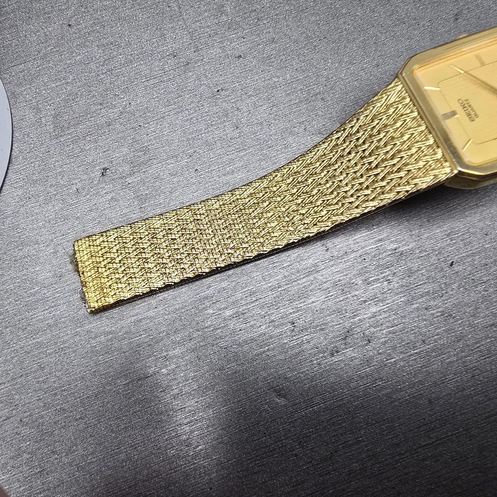 Seiko Tank Watch Men 25mm Champagne Dial Gold Tone Rectangle 5Y30-5B49 PARTS8
