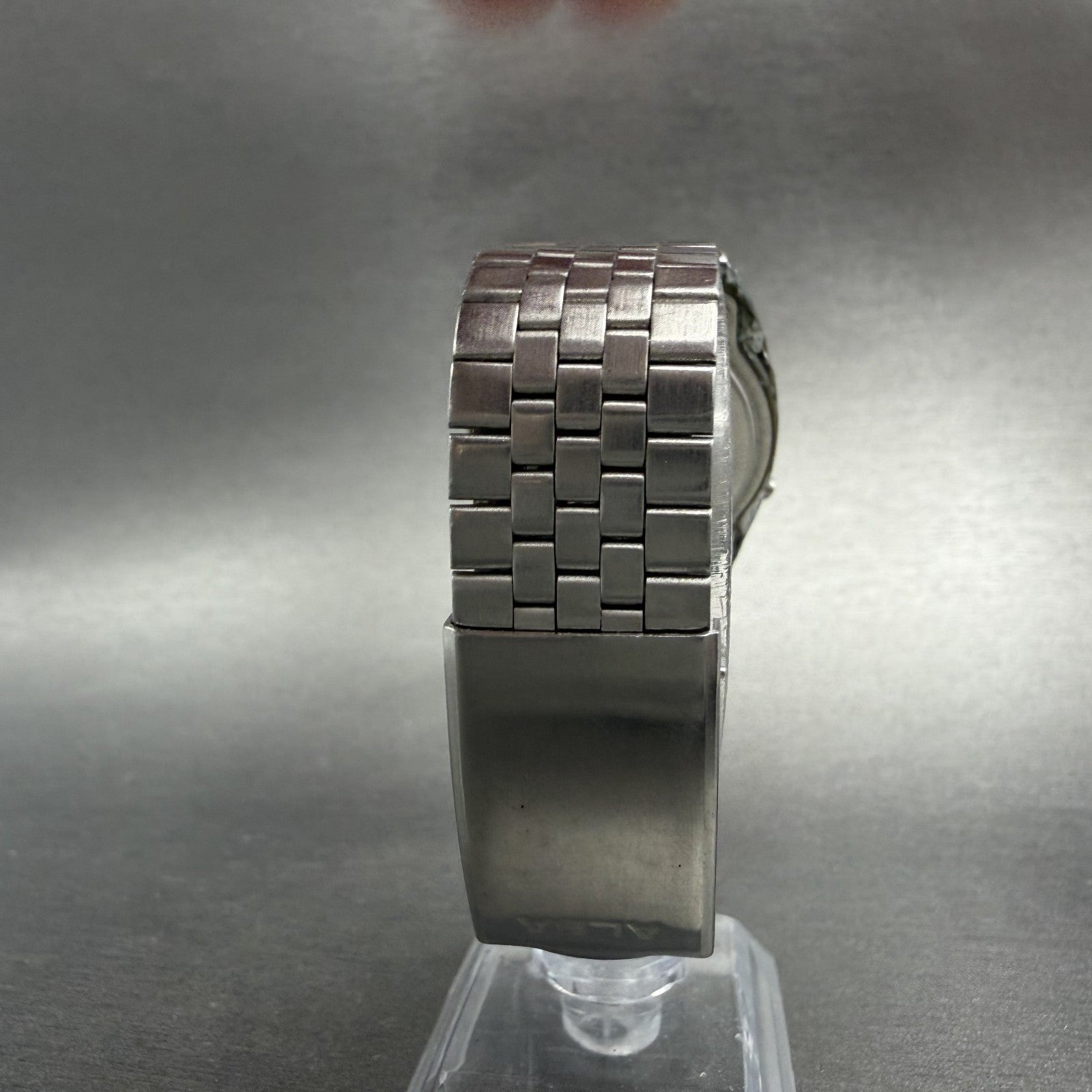 Seiko ALBA Digital Watch Men 35mm LCD Silver Tone Alarm Y824-4000 New Battery7