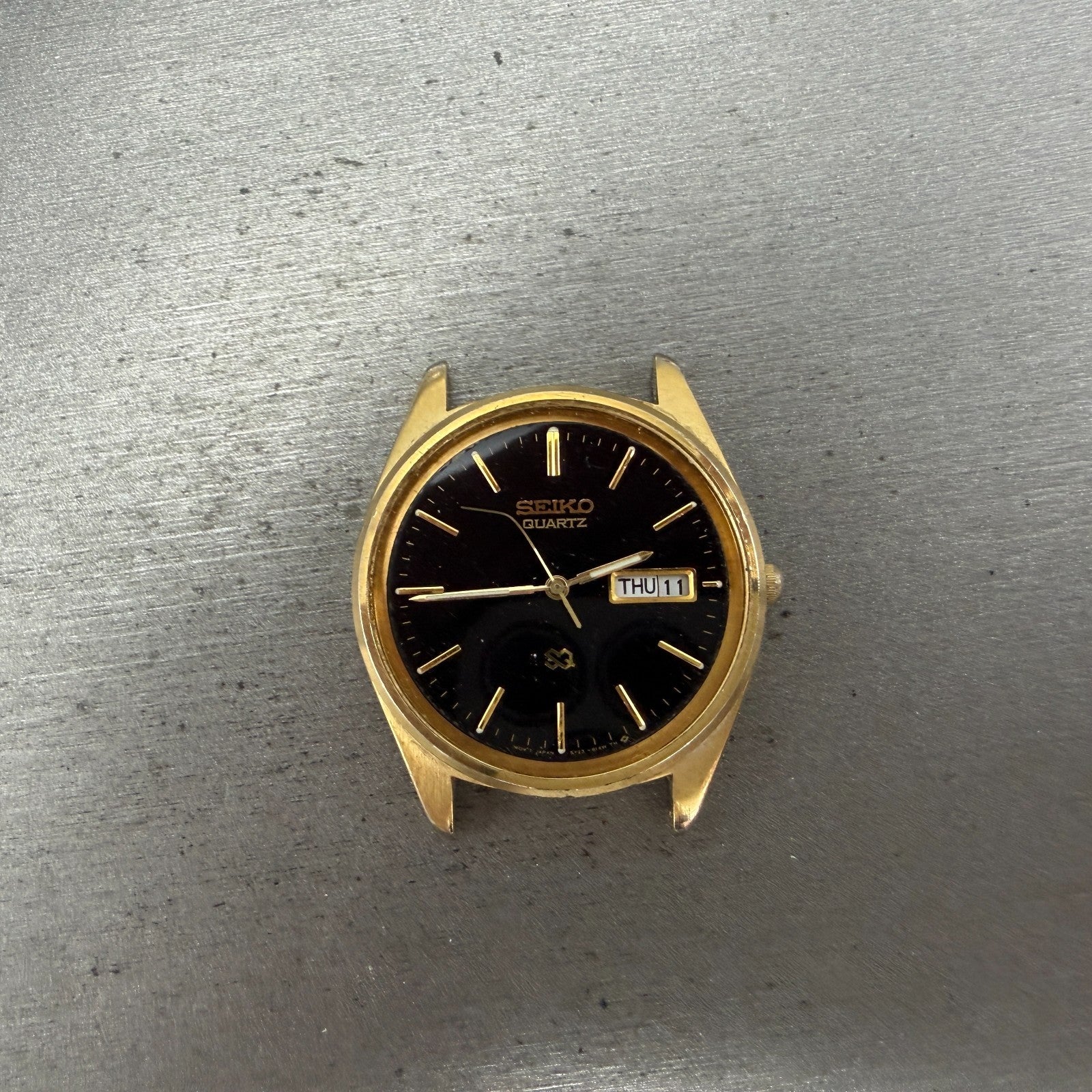 Seiko SQ Watch Men 35mm Black Dial Gold Tone Daydate Round 7N43-8119 PARTS0