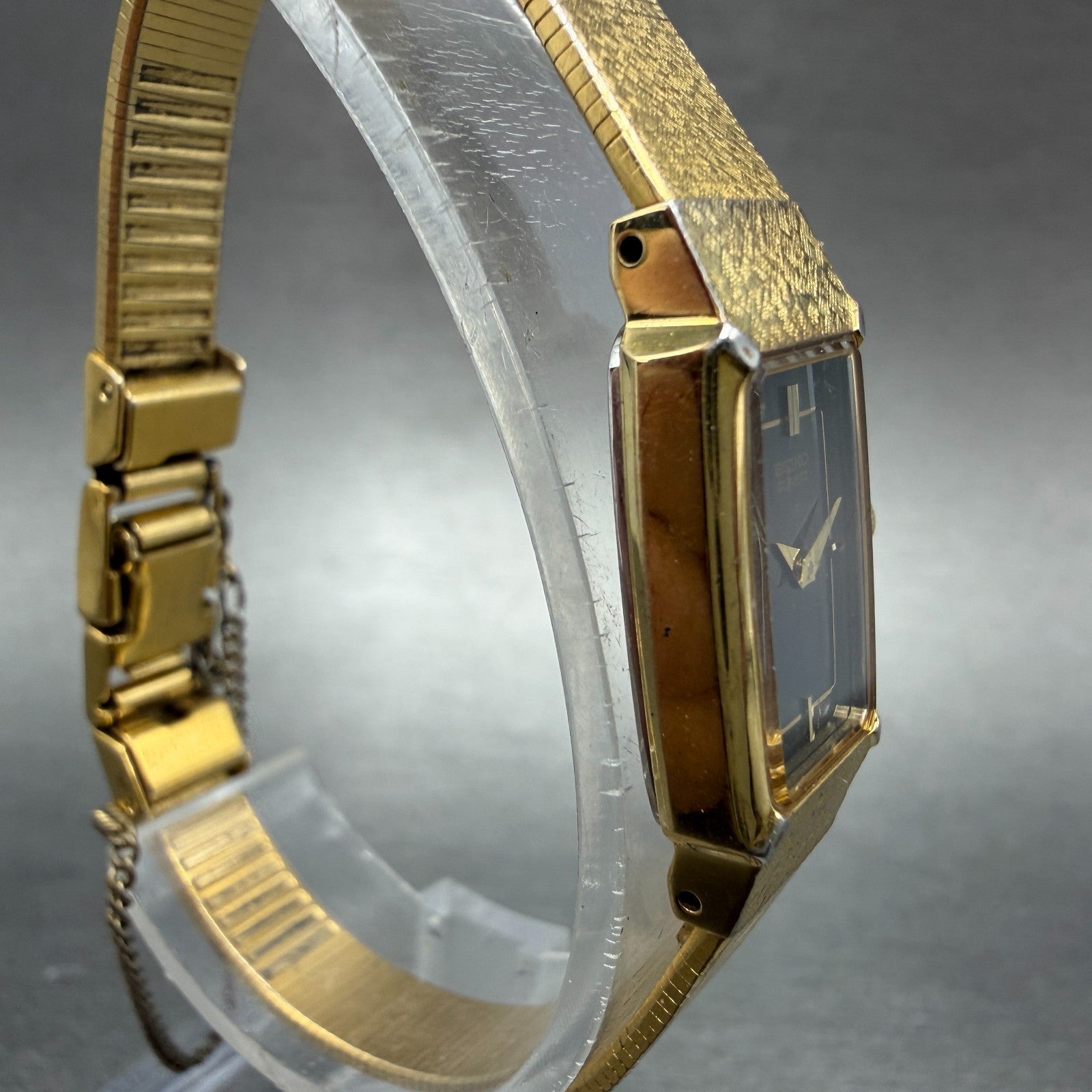 Seiko Tank Watch Women 13mm Black Dial gold Tone Rectangle 2E20-5689 New Battery3