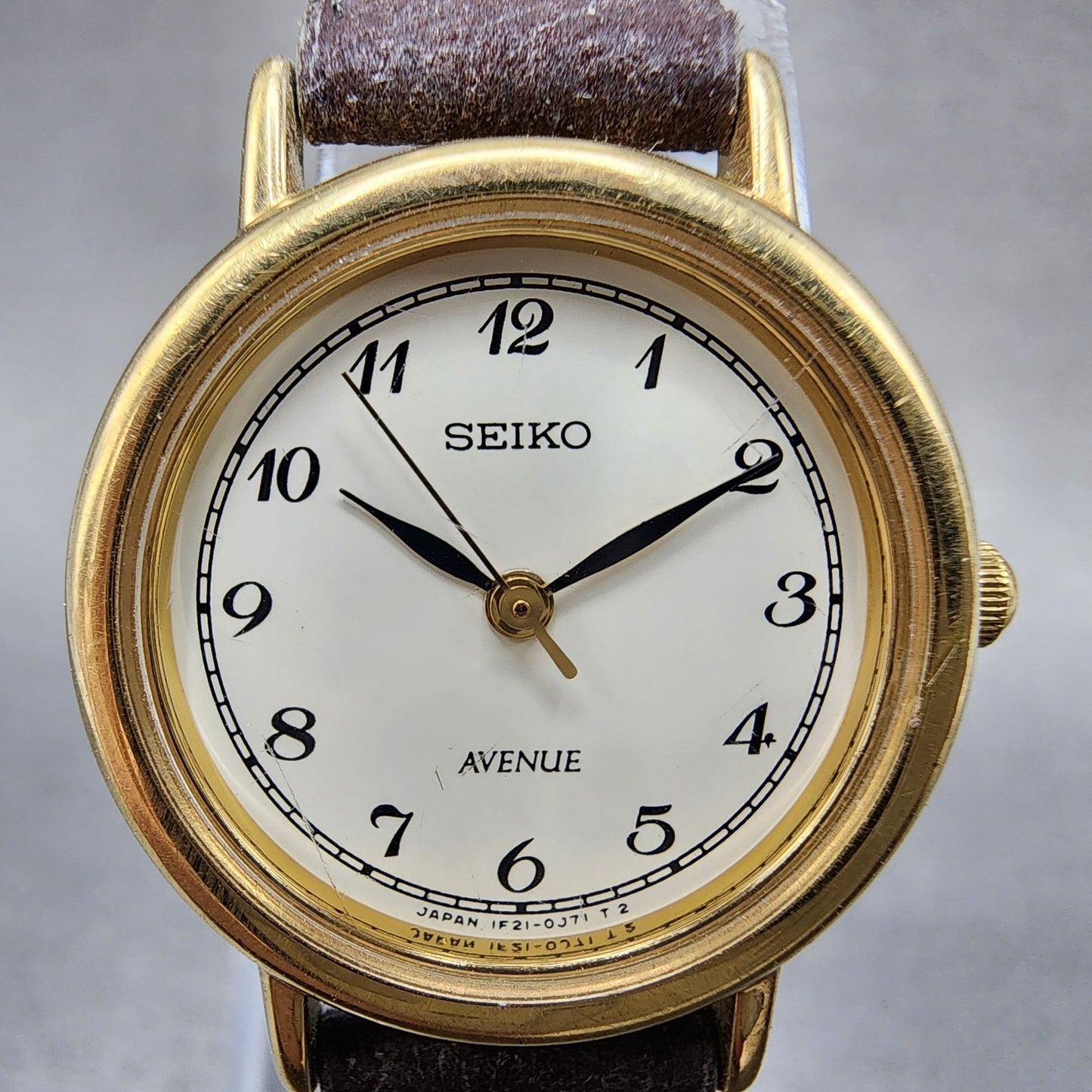Seiko Avenue Watch Women 23mm White Dial Gold Tone Round 1F210C40 New Battery2