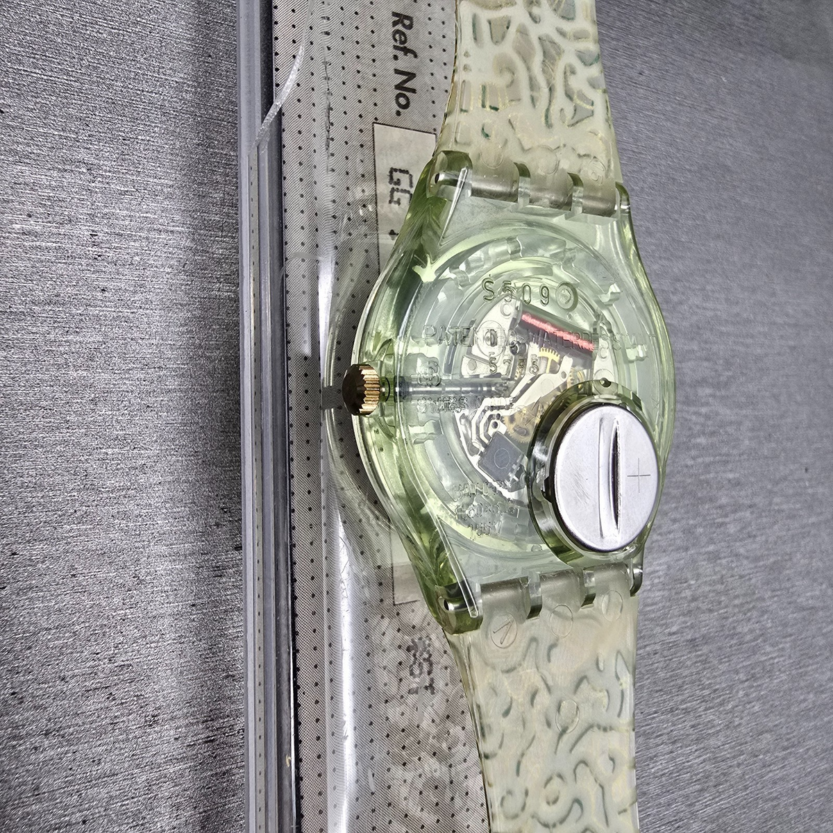 Swatch Tai Sun Watch Men 34mm Silver Dial Green Case GG133 New Battery NOS12