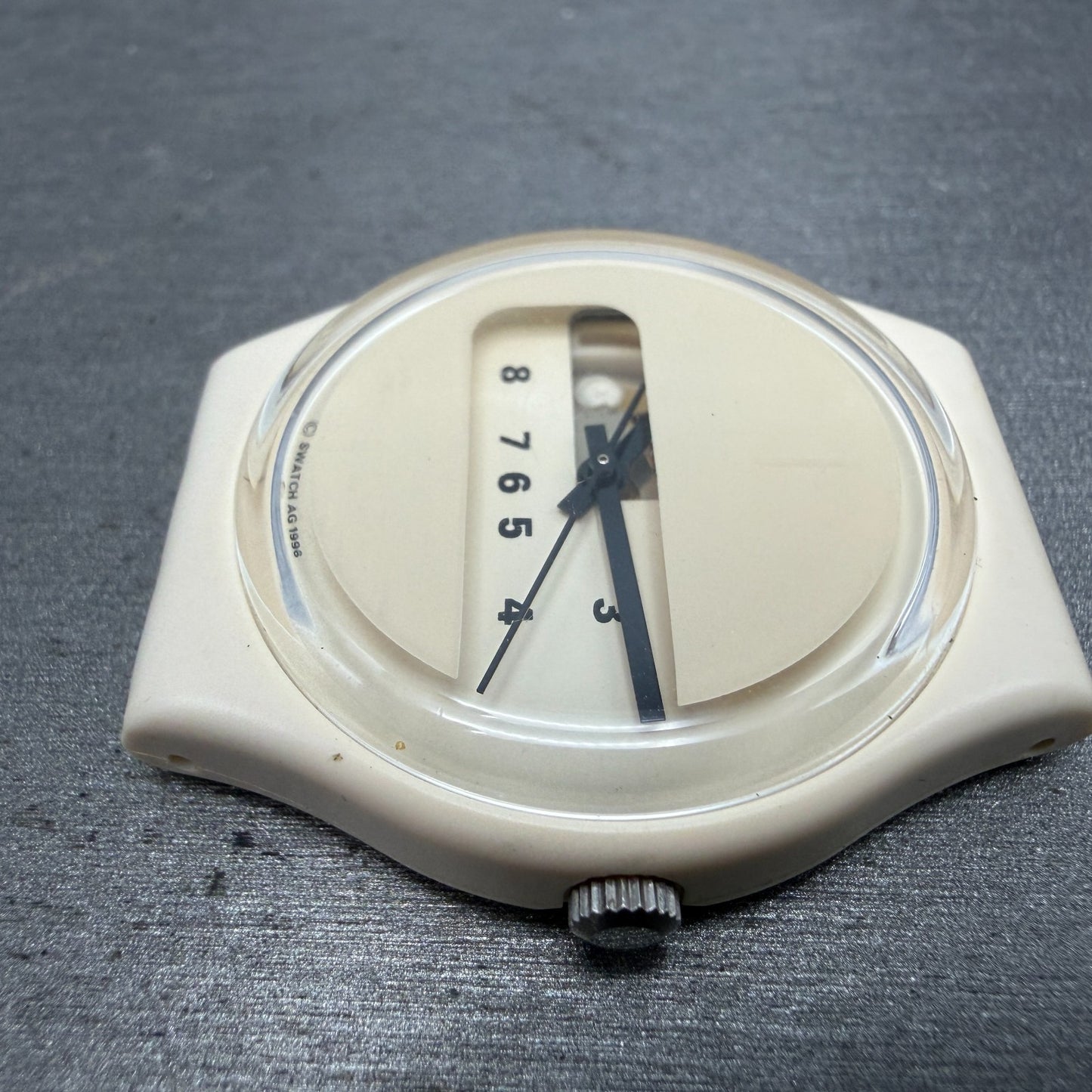 Swatch Screen Watch Men 34mm Beige Dial Beige Tone Round GW117 New battery5
