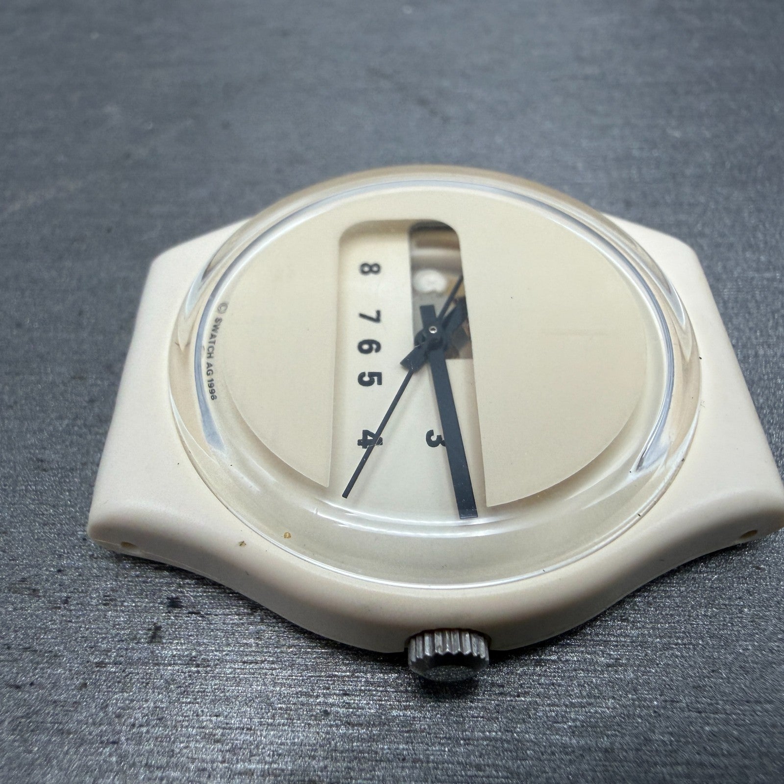 Swatch Screen Watch Men 34mm Beige Dial Beige Tone Round GW117 New battery5