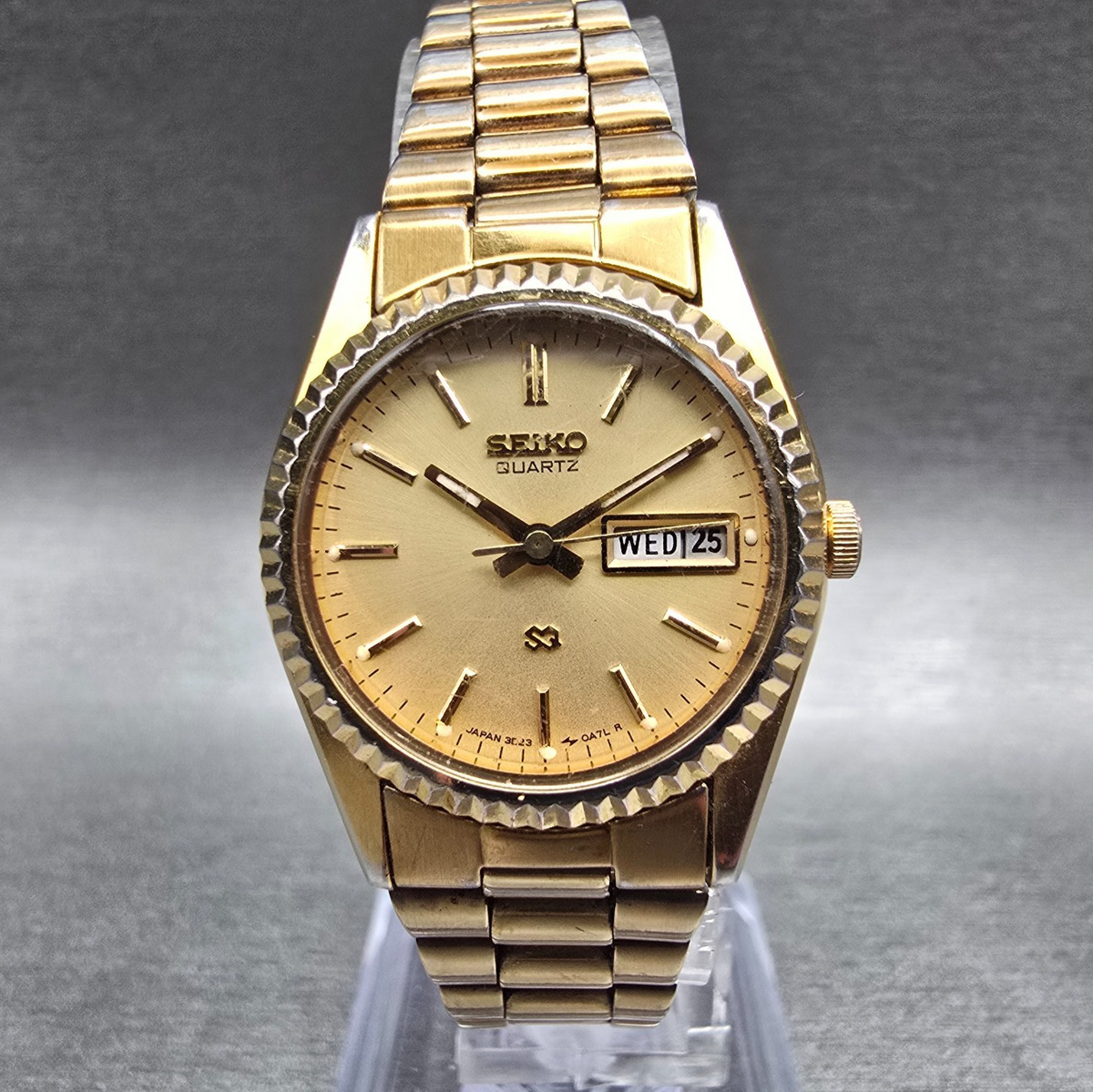 Seiko SQ Watch Women 24mm Gold Dial Gold Tone Daydate Round 3E23-0A60 New Batt0