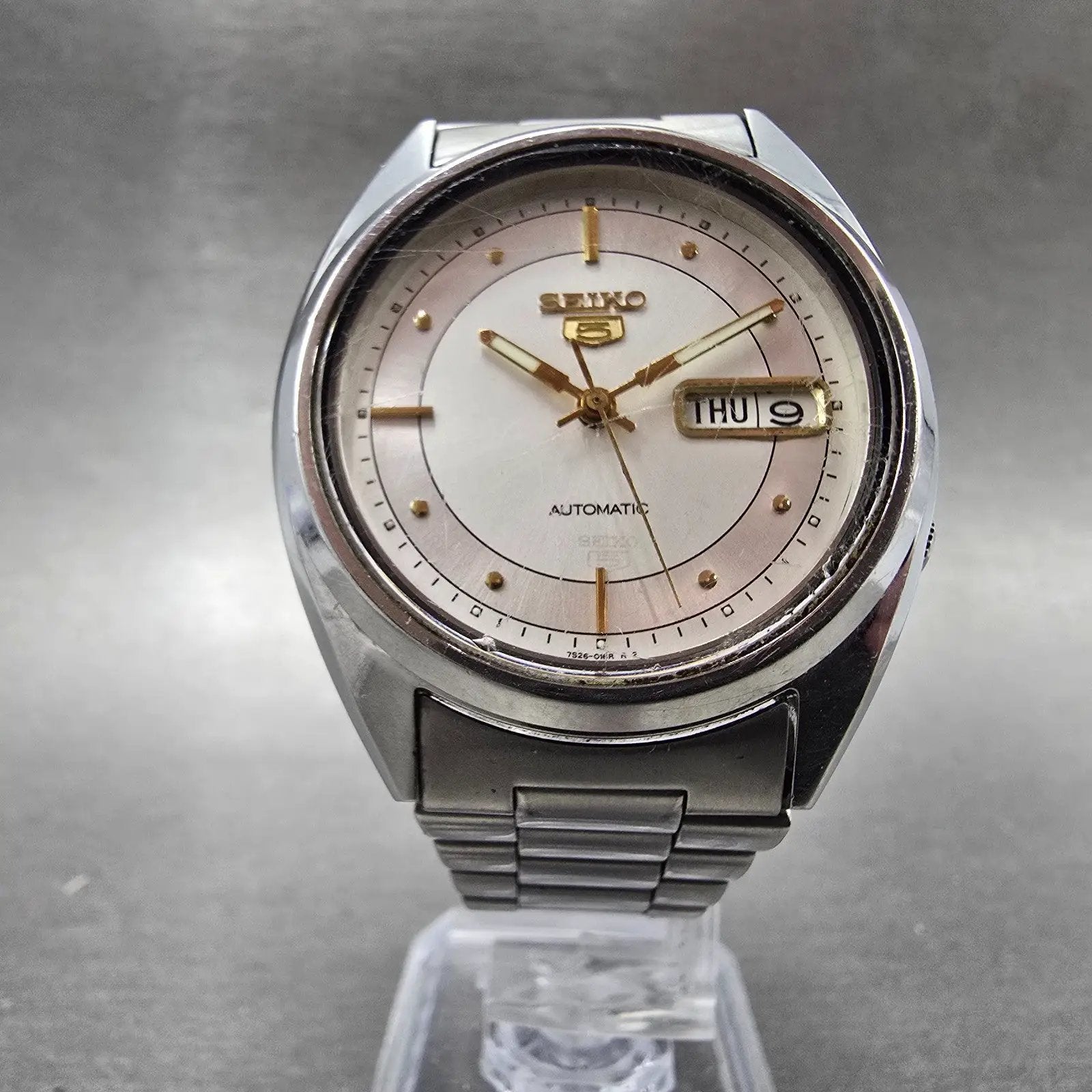 Seiko 5 Automatic Watch Men 37mm Silver Dial Silver Tone Daydate 7S26-3040 Runs6