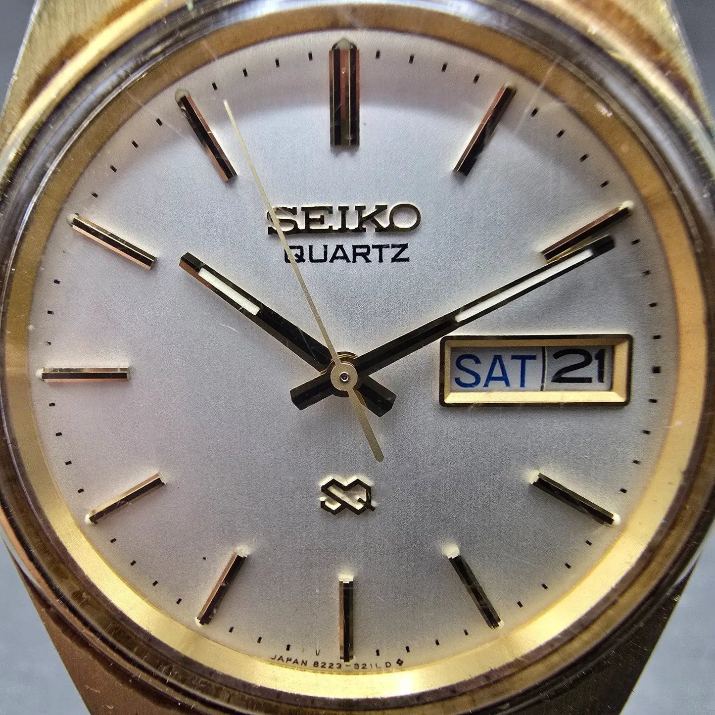 Seiko SQ Watch Men 35mm Silver Dial Gold Tone Daydate Round 8223-8029 PARTS VTGL2