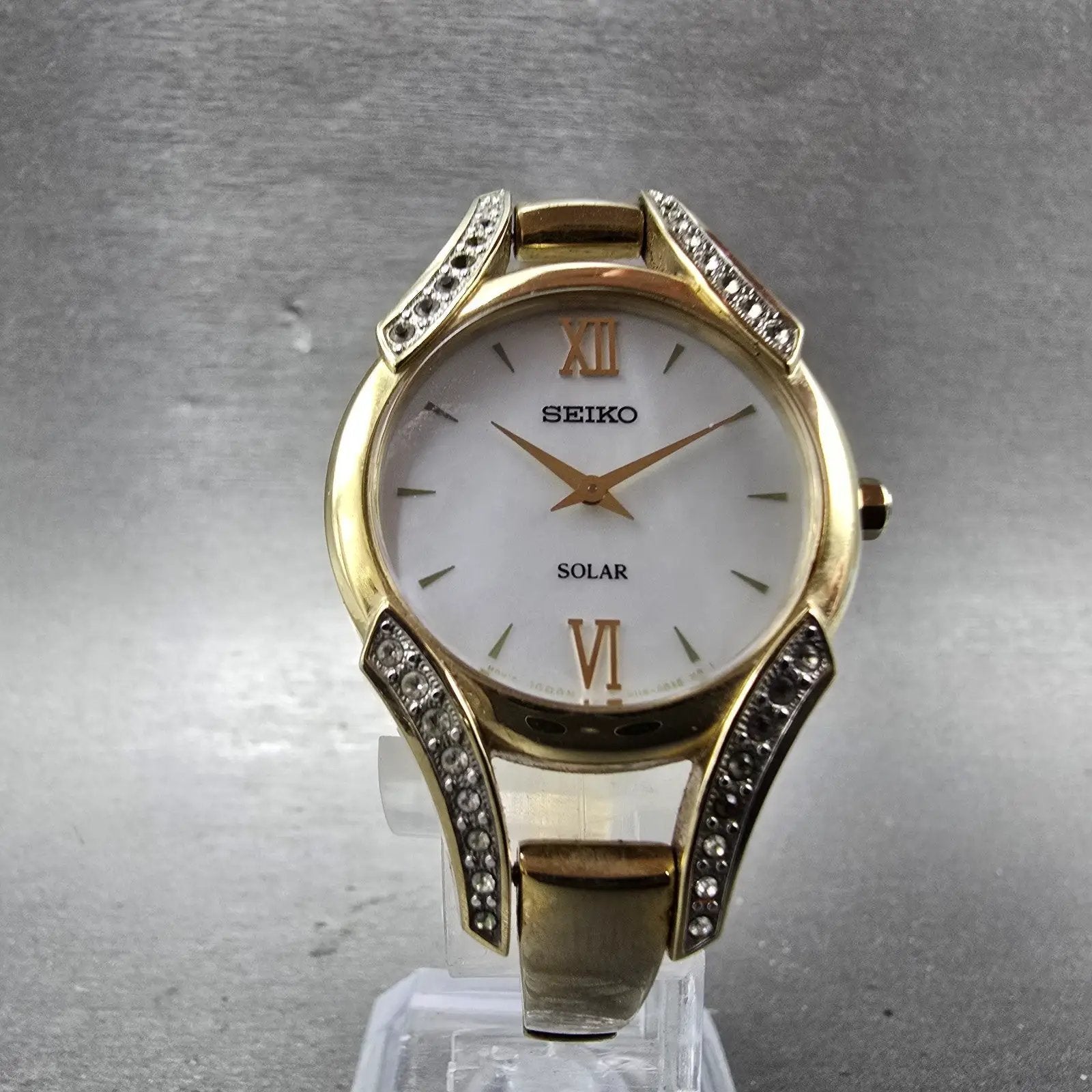Seiko Solar Watch Women 28mm MOP Dial Gold Tone Round V115-0AZ0 Runs Crystals5