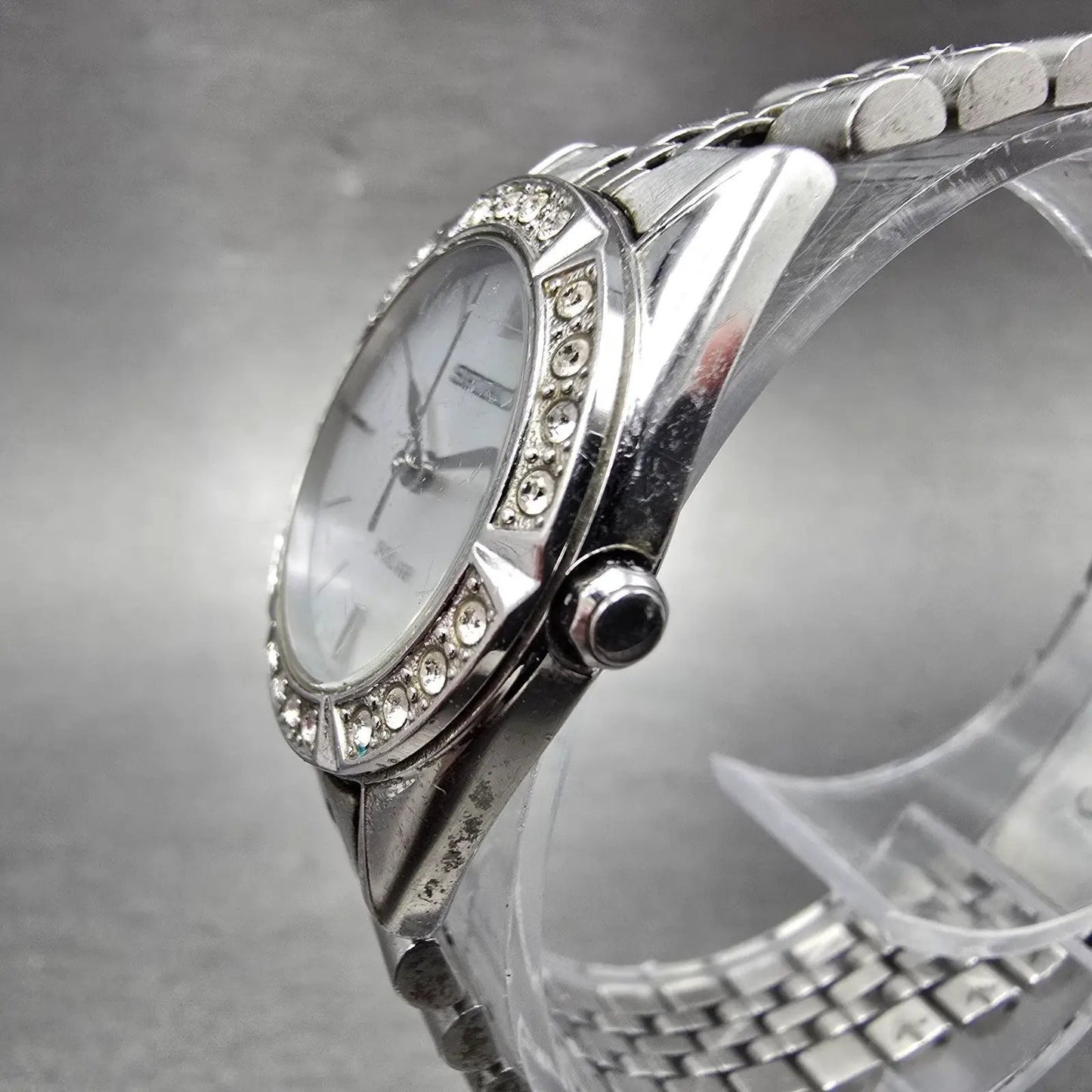 Seiko Solar Watch Women 25mm MOP Dial Silver Tone Round V117-0AN0 PARTS3