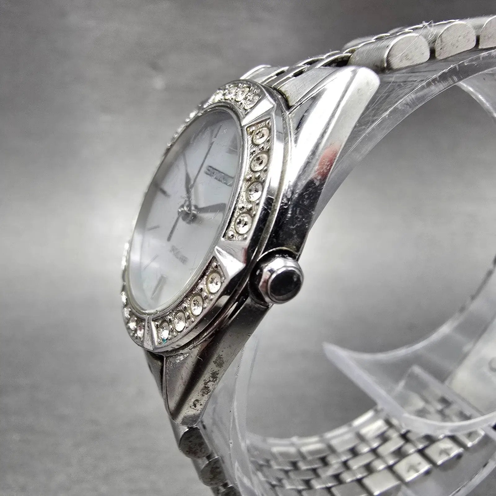 Seiko Solar Watch Women 25mm MOP Dial Silver Tone Round V117-0AN0 PARTS3