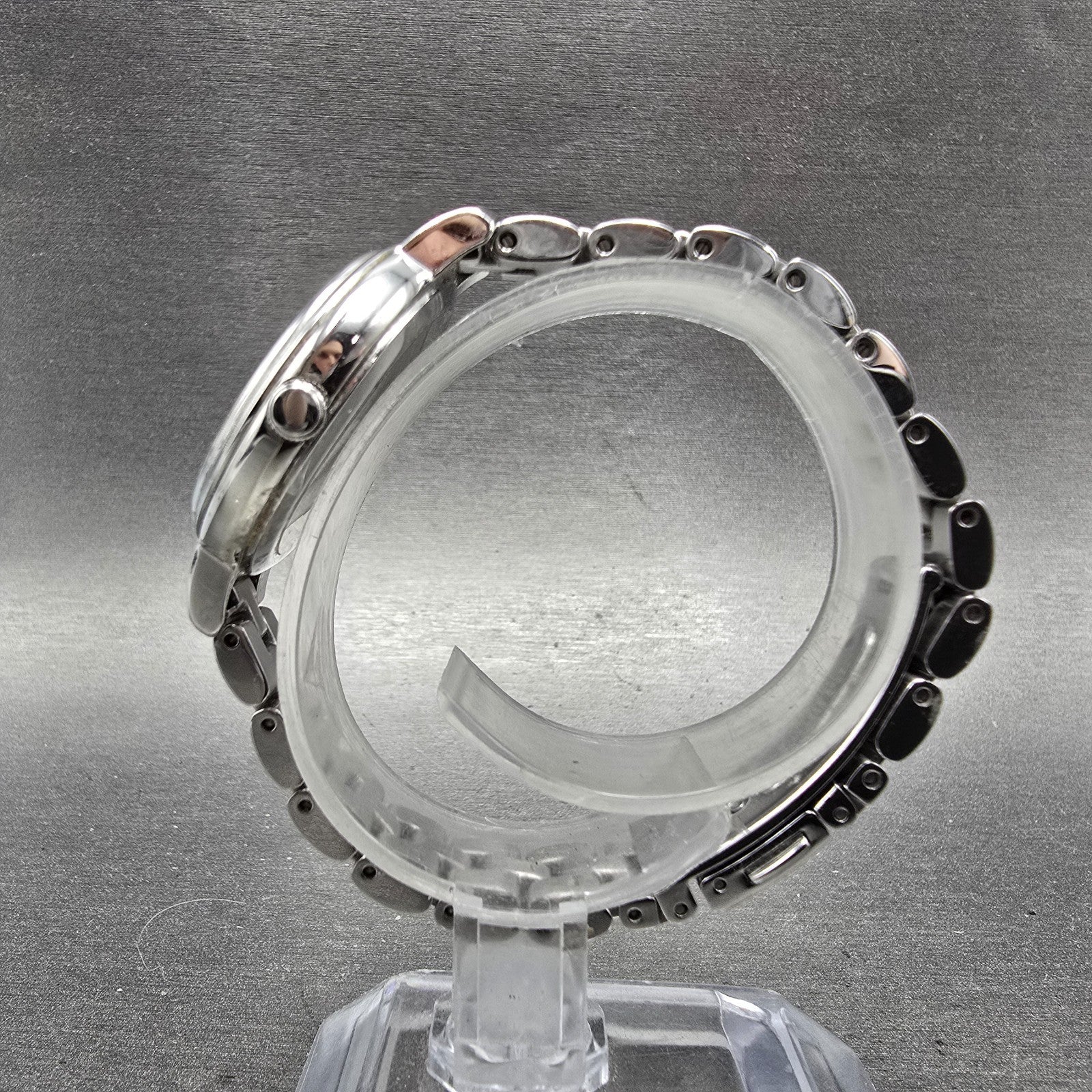 Citizen Eco-Drive Watch Women 31mm Silver Dial Silver Tone Date E011-R013319 Run6
