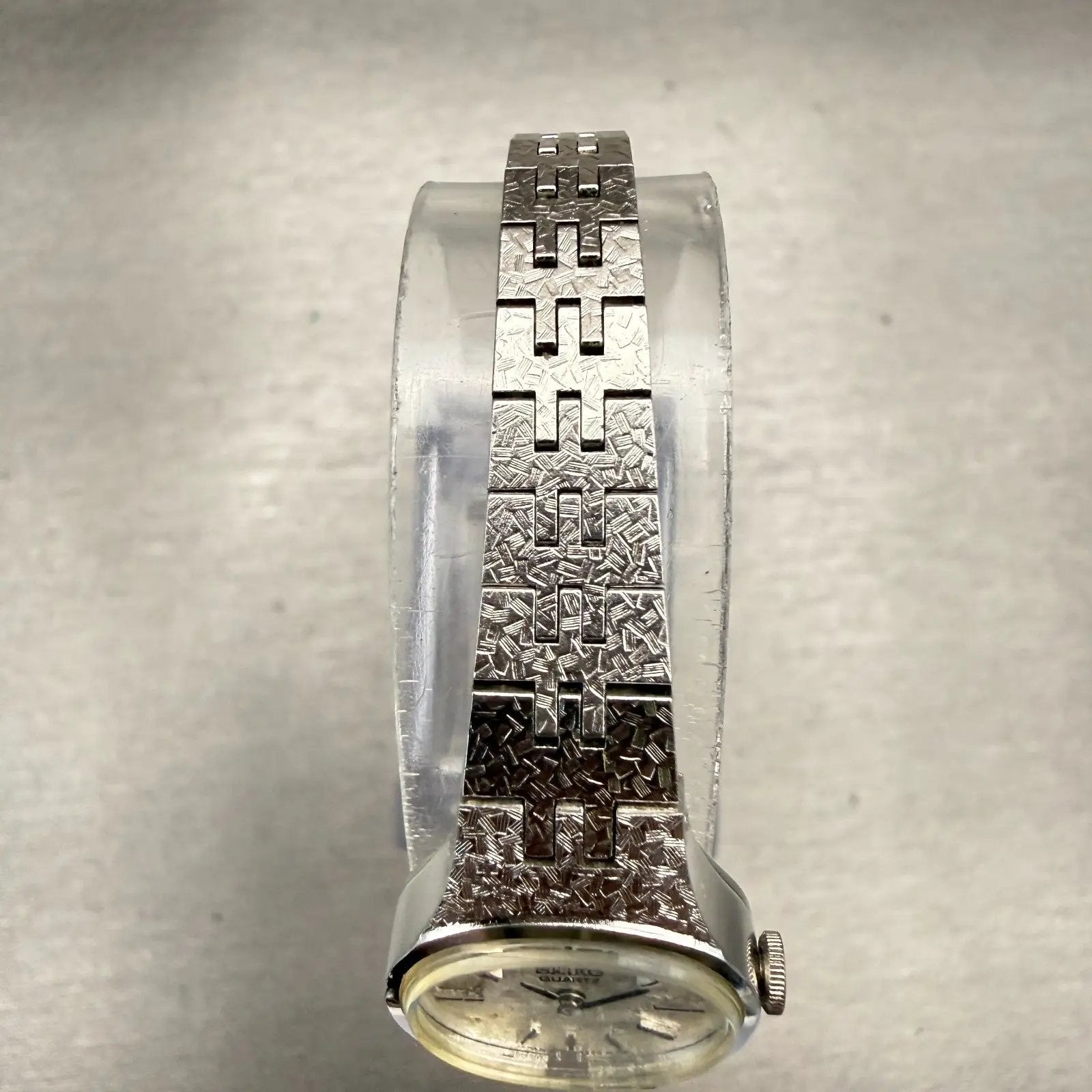 Seiko Watch Women 17mm Silver Dial Silver Tone Oval 1400-7389 New Battery VTG4