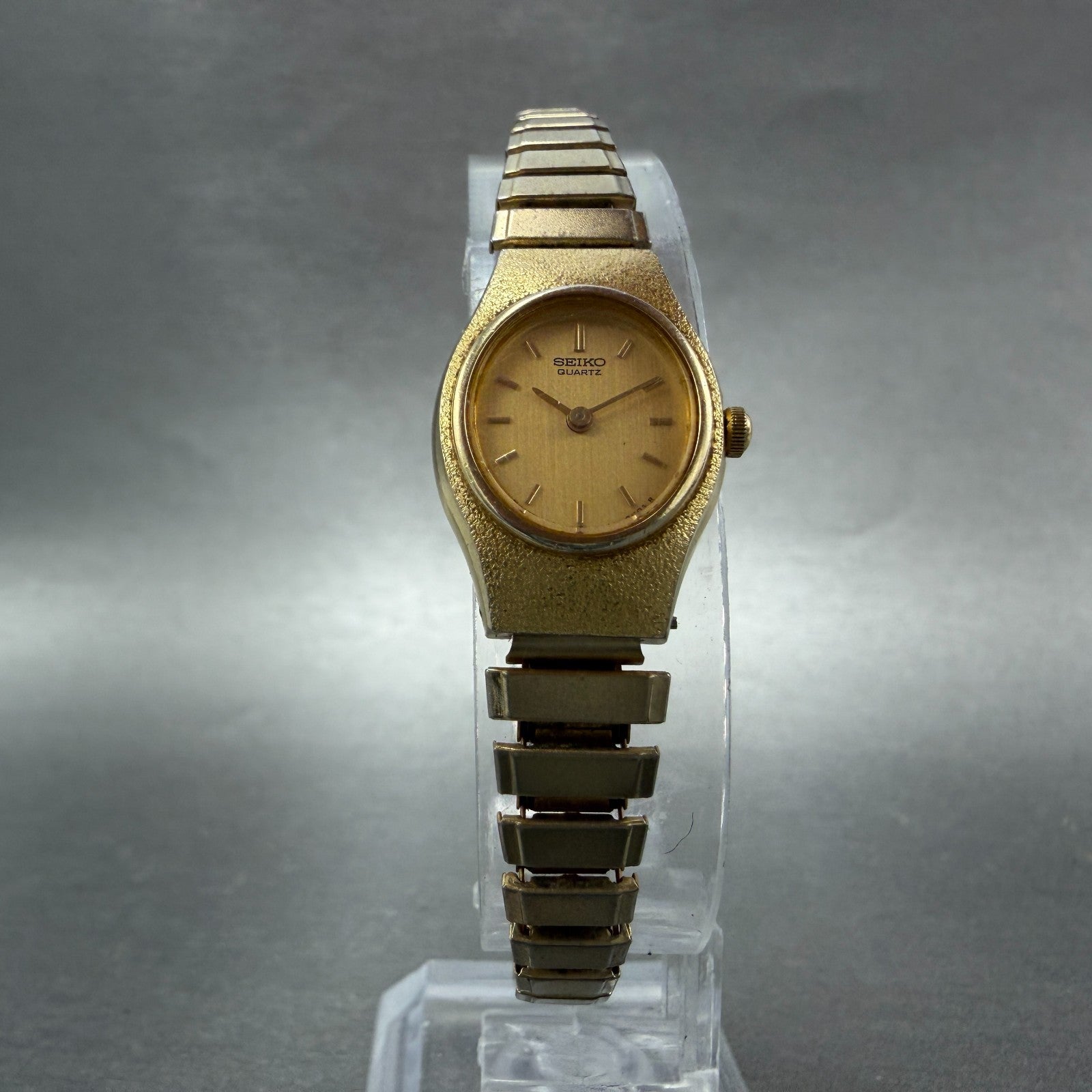 Seiko Watch Women 17mm Champagne Dial Gold Tone Oval 2Y00-5E29 New Battery VTG6