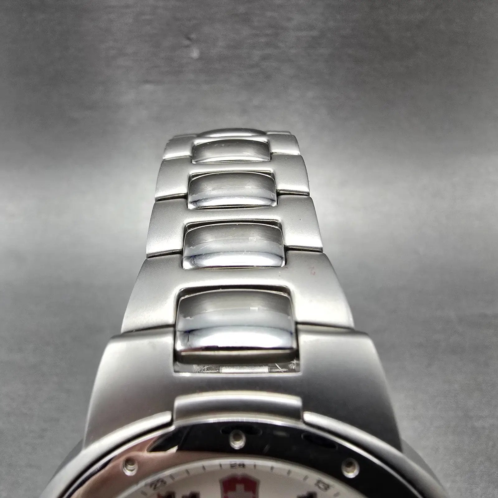 Victorinox Swiss Army Valiant Watch Men 40mm White Dial Silver Tone Date New Bat4