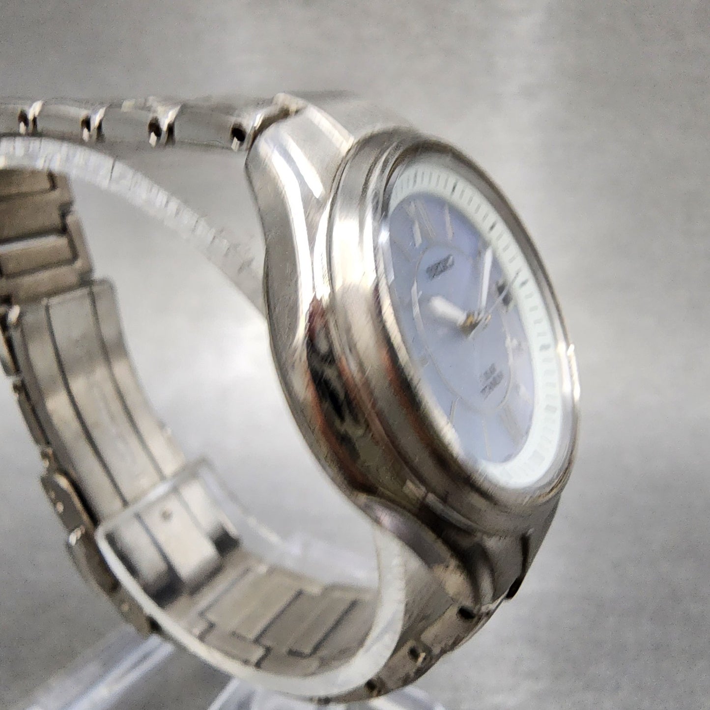 Seiko Solar Watch Women 29mm MOP Dial Titanium Date Round V1820AA0 Runs3