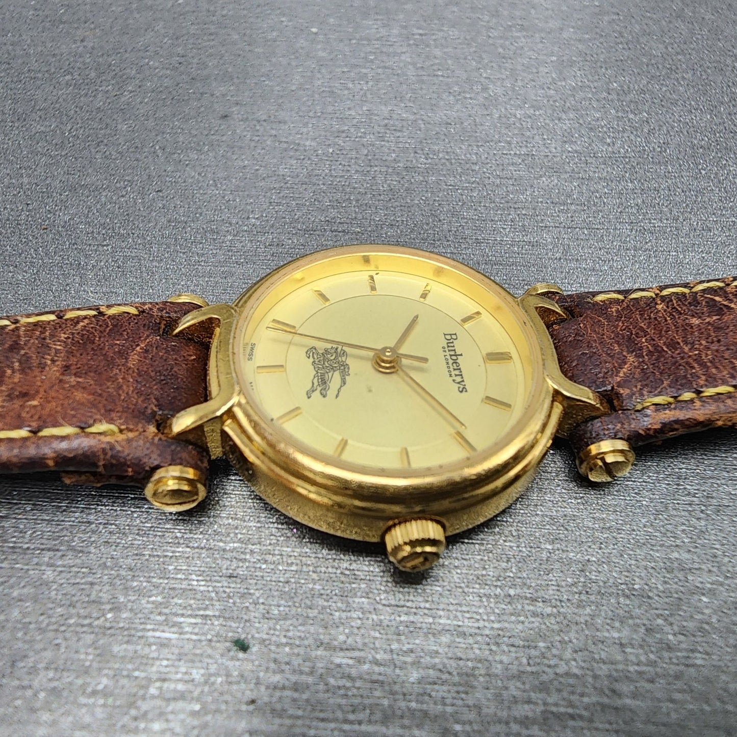 Burberry Watch Women 24mm Champagne Dial Gold Tone Round 3200 VTG PARTS4