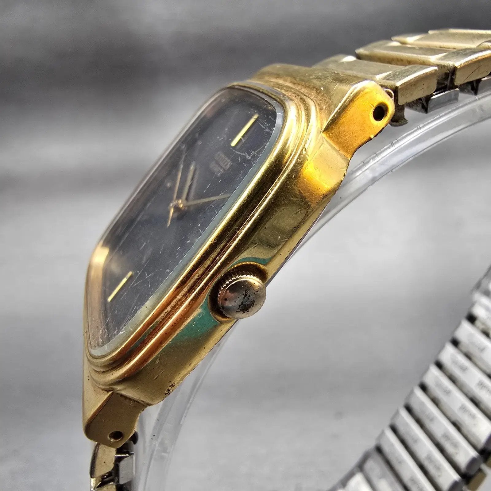 Citizen CQ Watch Men 27mm Gray Dial Gold Tone Rectangle 4031-S02244 New Battery2