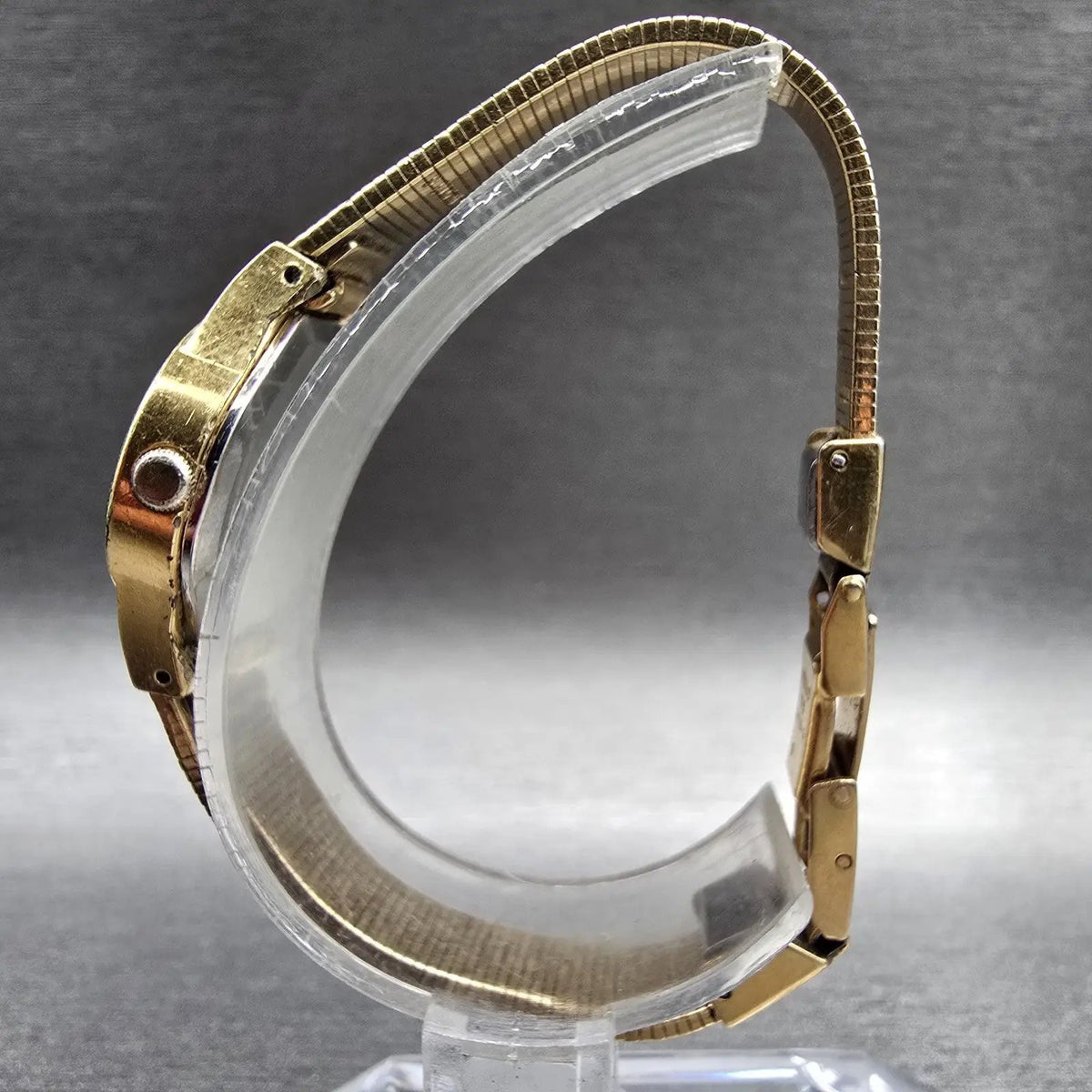 Seiko Watch Women 20mm Champagne Dial Gold Tone Oval 2320-5439 New Battery JP6