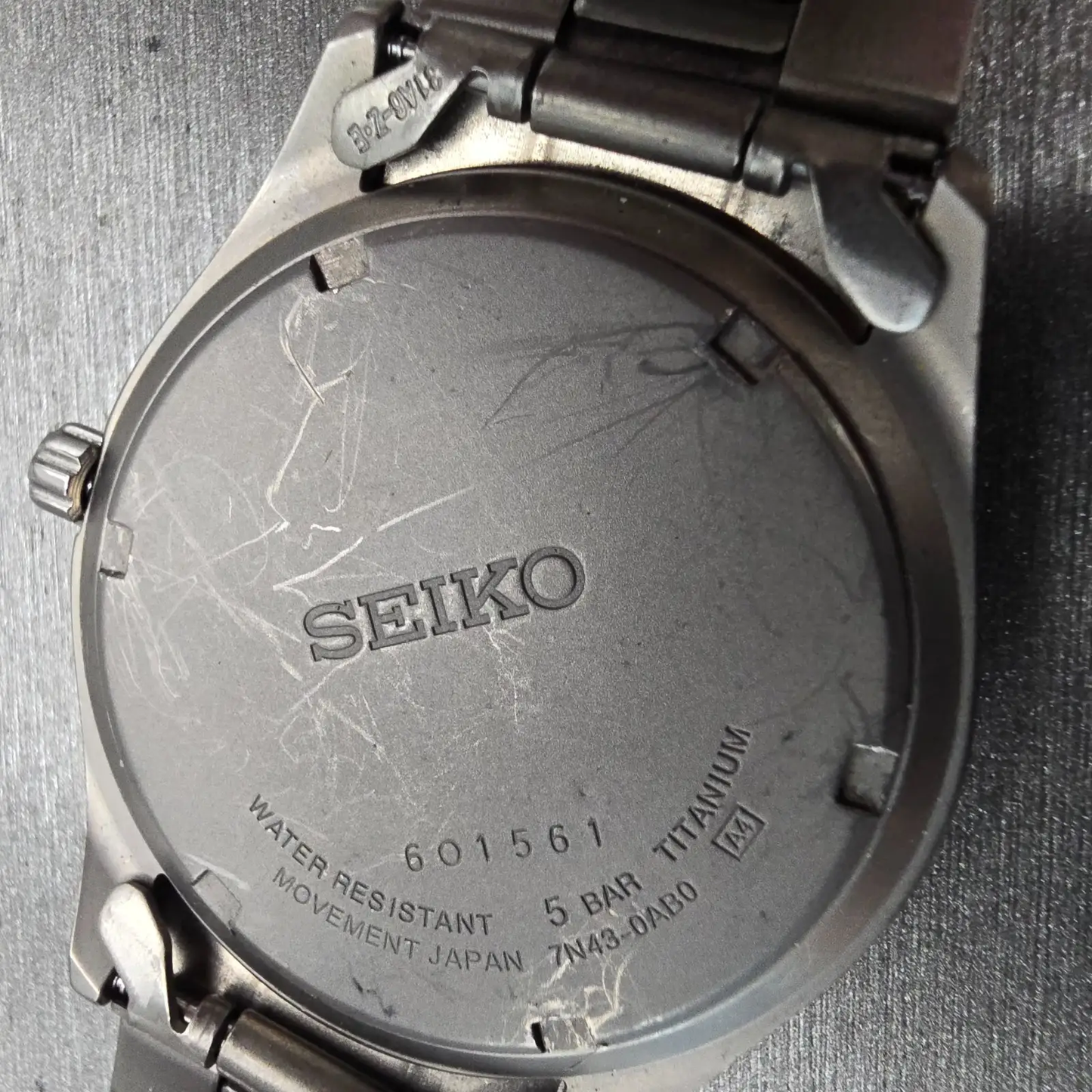 Seiko Titanium Watch Men 37mm Blue Dial Gray Tone Daydate Round 7N43-0AB0 NewBat10