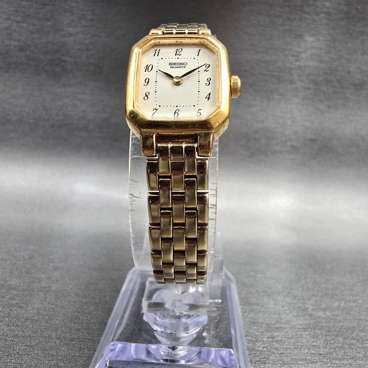 Seiko Watch Women 17mm White Dial Gold Rectangle V400-5608 New Battery JP5
