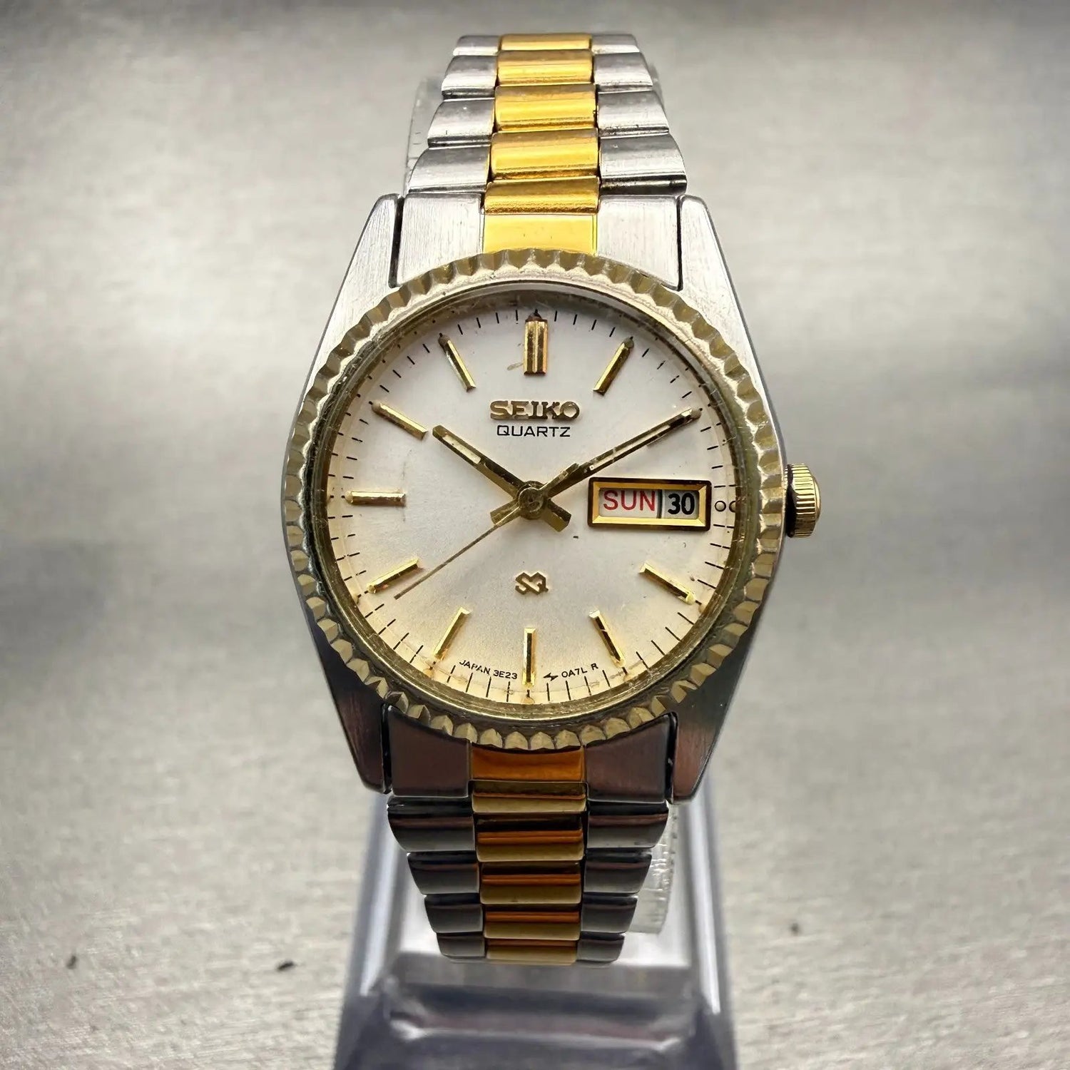 Seiko SQ Watch Women 24mm Silver Dial Two Tone Daydate Round 3E23-0A69 New Batt0