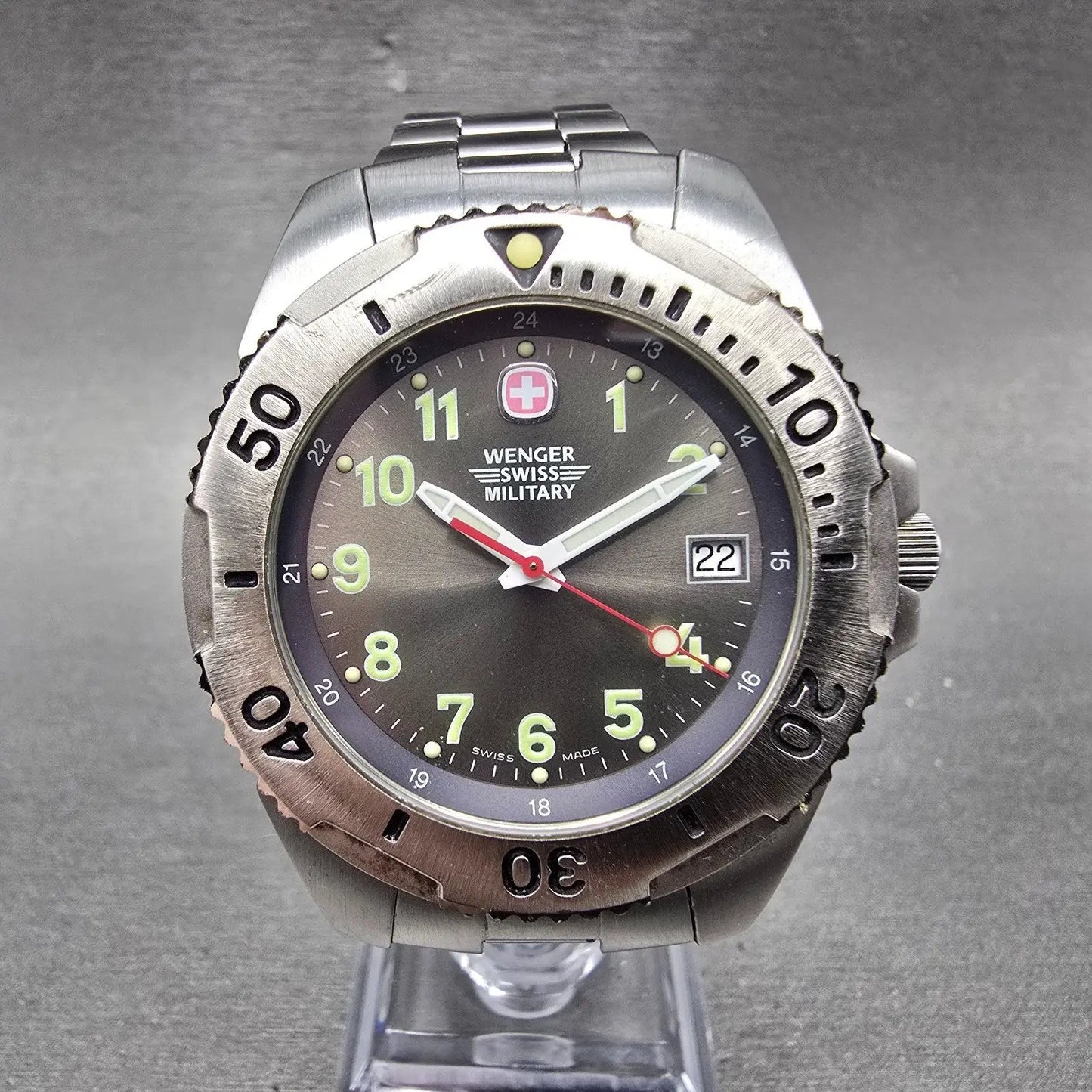 Wenger Swiss Military Dive Watch Men 39mm Gray Dial Steel Date 79088 New Batt JJ0
