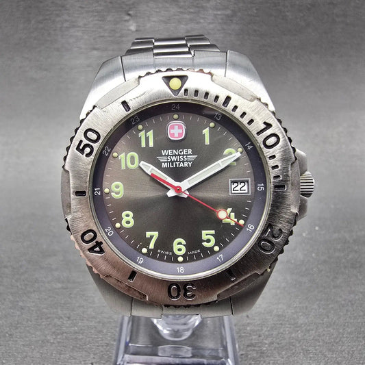 Wenger Swiss Military Dive Watch Men 39mm Gray Dial Steel Date 79088 New Batt JJ0