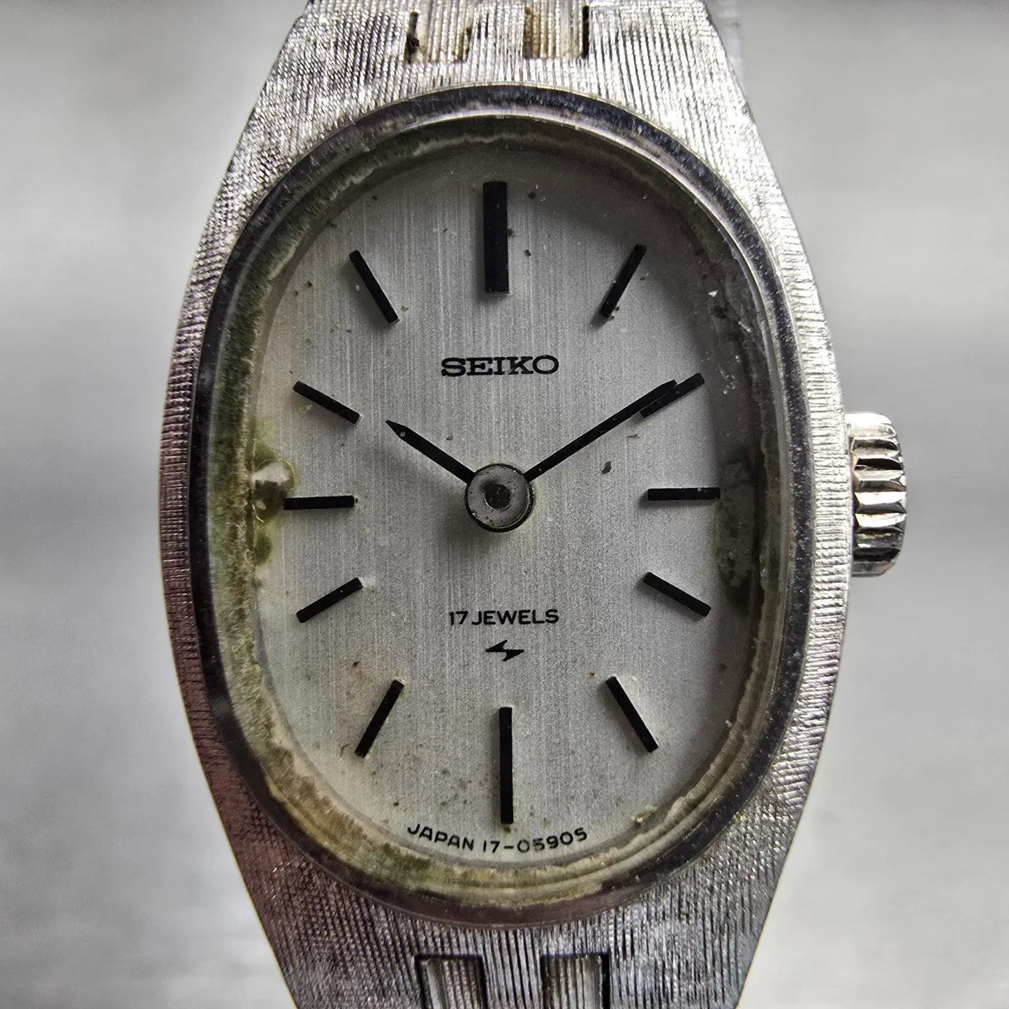 Seiko Watch Women 17mm Silver Dial Silver Tone Oval 17-7100 Vintage Works1