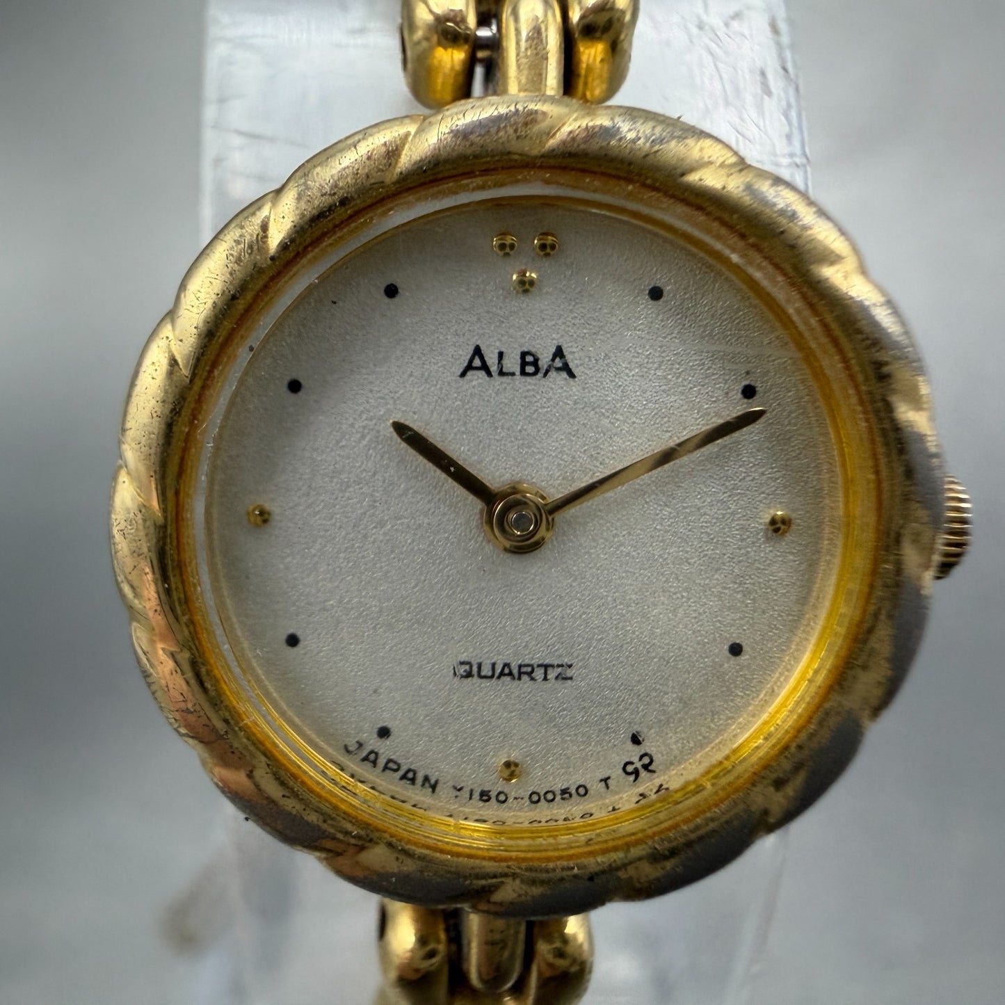 Seiko Alba Watch Women 17mm White Dial Gold Tone Round Y150-0A30 New Battery1
