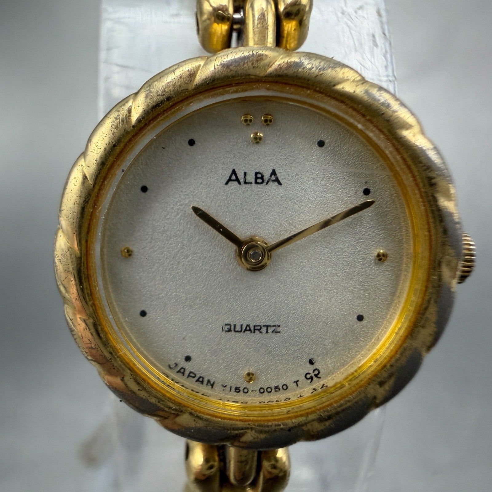 Seiko Alba Watch Women 17mm White Dial Gold Tone Round Y150-0A30 New Battery1